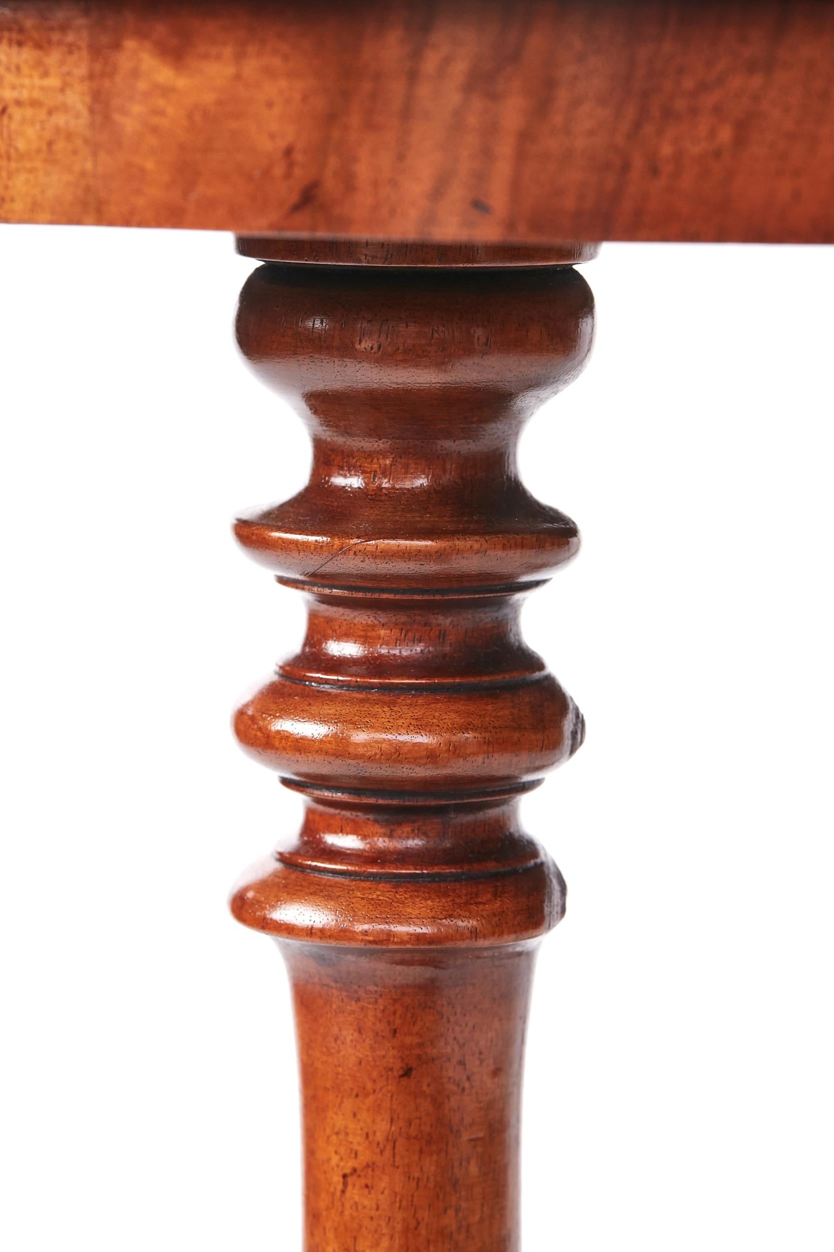 Quality Victorian Walnut Kidney Shaped Writing Table 3