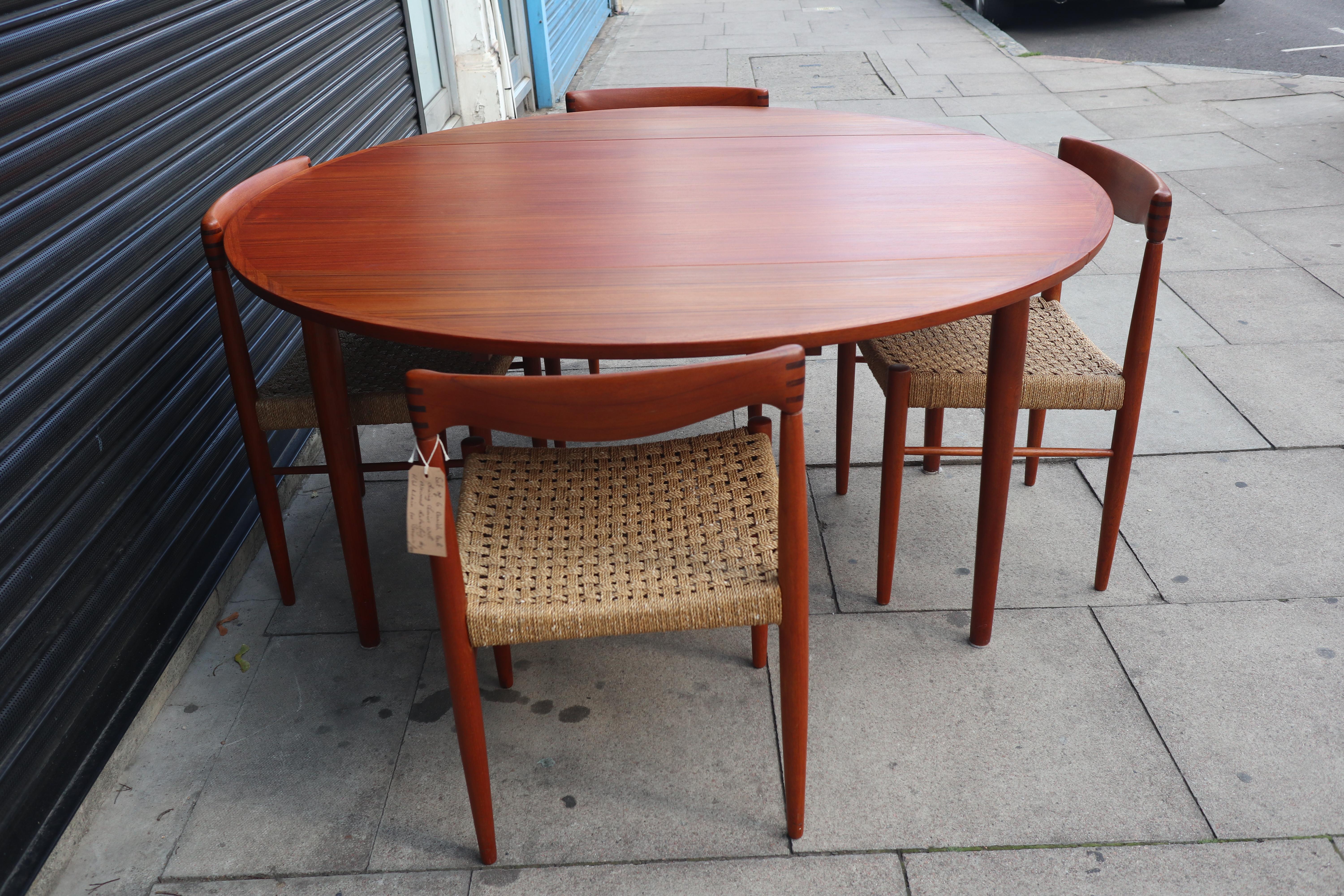 Quality vintage 1960s Teak Danish round extendable dining table  For Sale 9