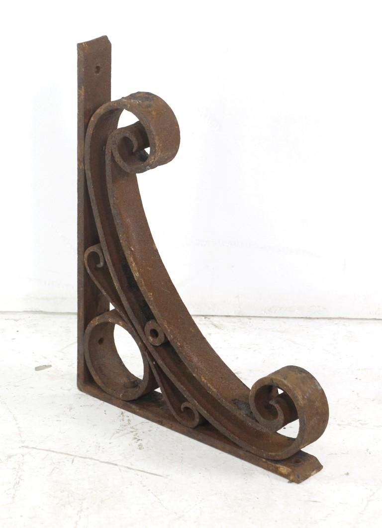 Heavy hand forged and pinned early 20th century antique wrought iron bracket. Swirl design. Small quantity available at time of posting. Priced each. Please inquire. Please note, this item is located in our Scranton, PA location.