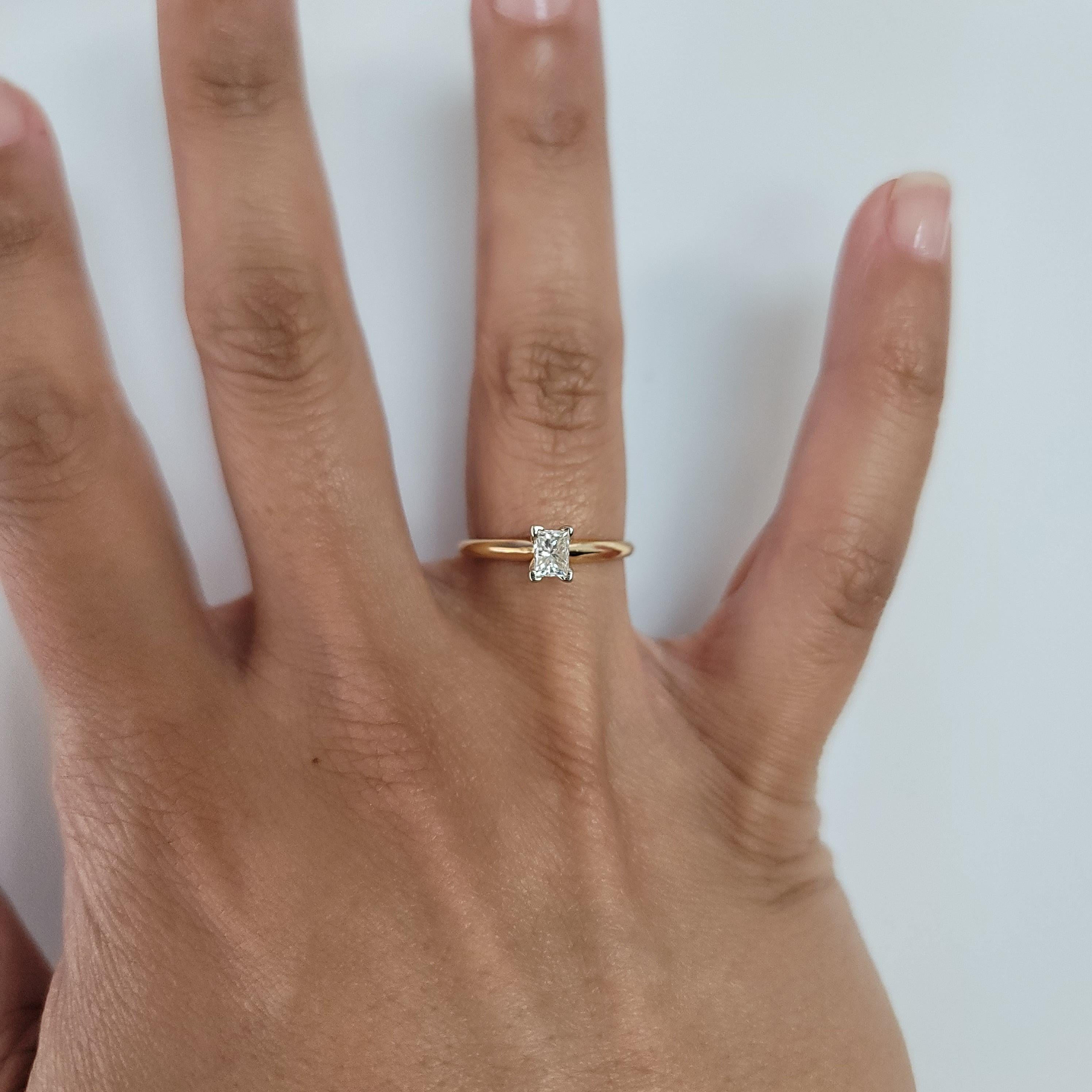 ♥ Produktübersicht ♥

Hauptstein: Diamant
Ungefähr. Diamant Karat Gewicht: .25cttw
Diamant Reinheit: VS2
Farbe des Diamanten: G
Diamant-Schliff: Smaragd
MATERIAL der Zacken: 14k Weißgold
Abmessungen: 6mm x 4mm
Band MATERIAL: 14k