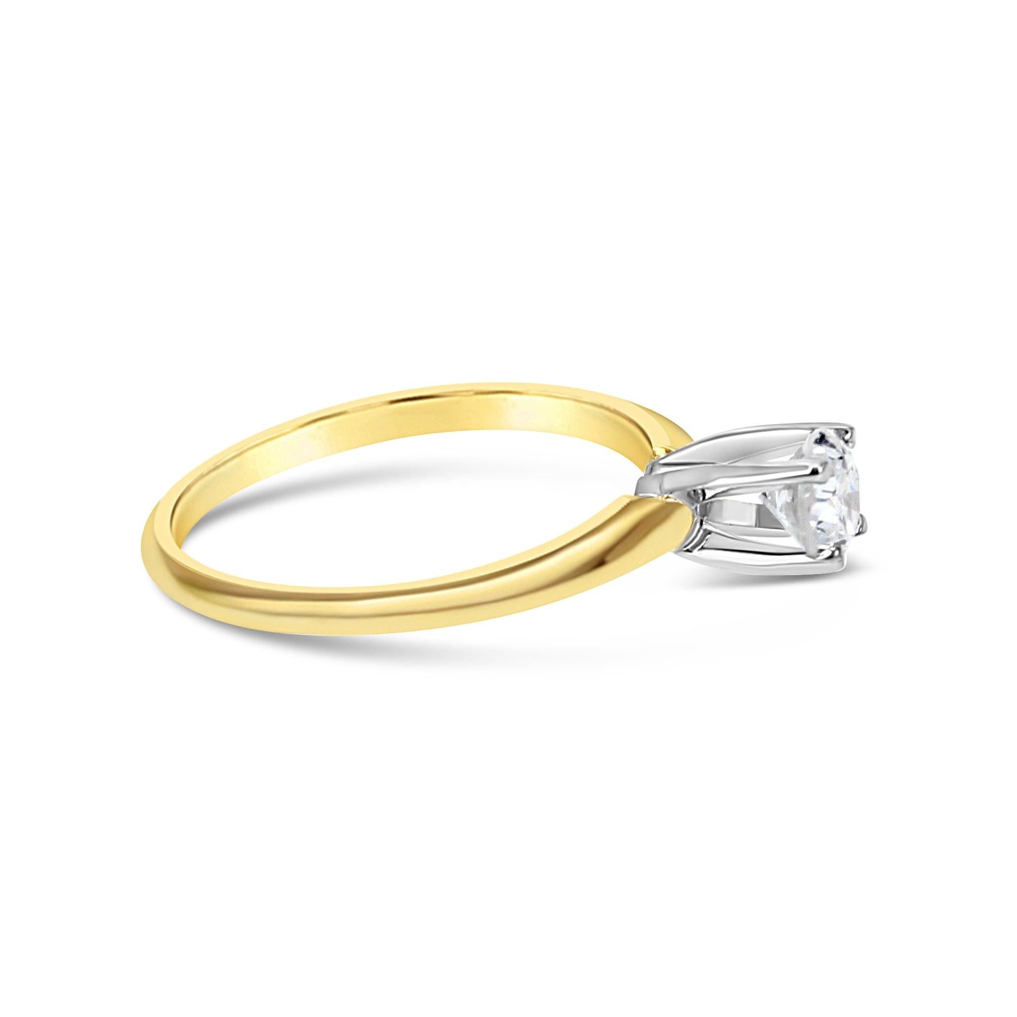 Taille ronde Bague de fiançailles à diamant solitaire brillant d'un quart de carat en vente