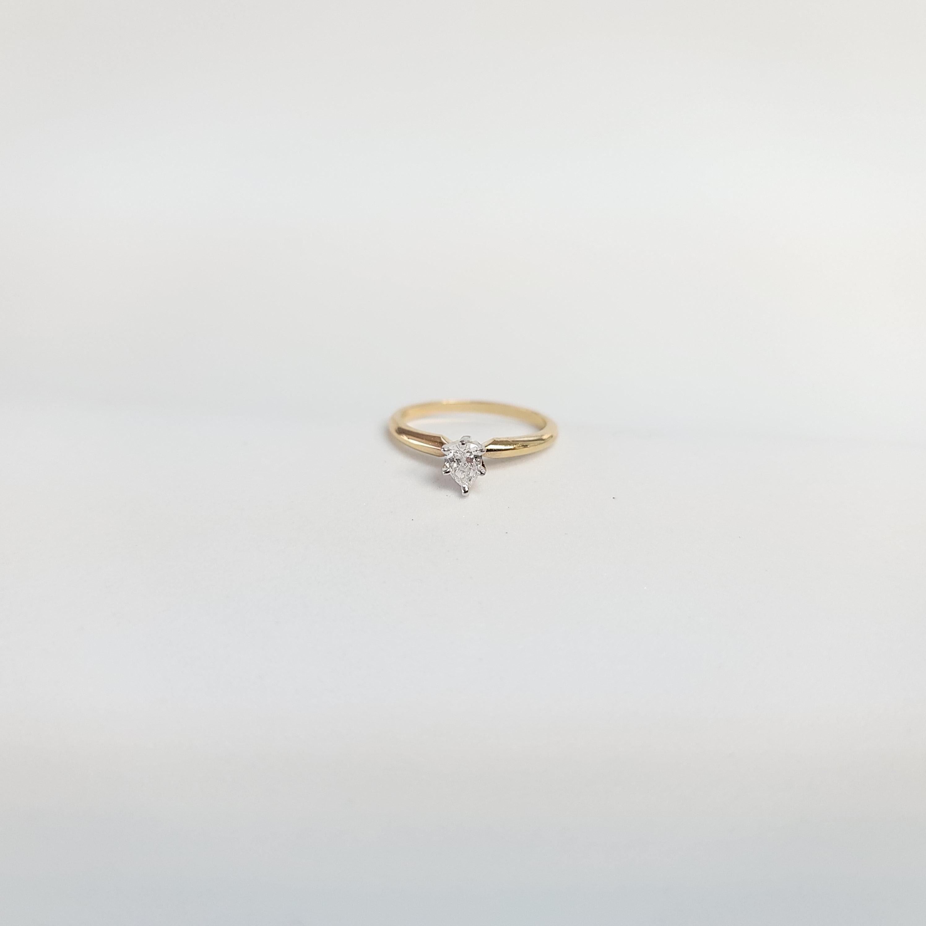 Donna Quarter Carat Pear Solitaire Diamond Engagement Ring in vendita