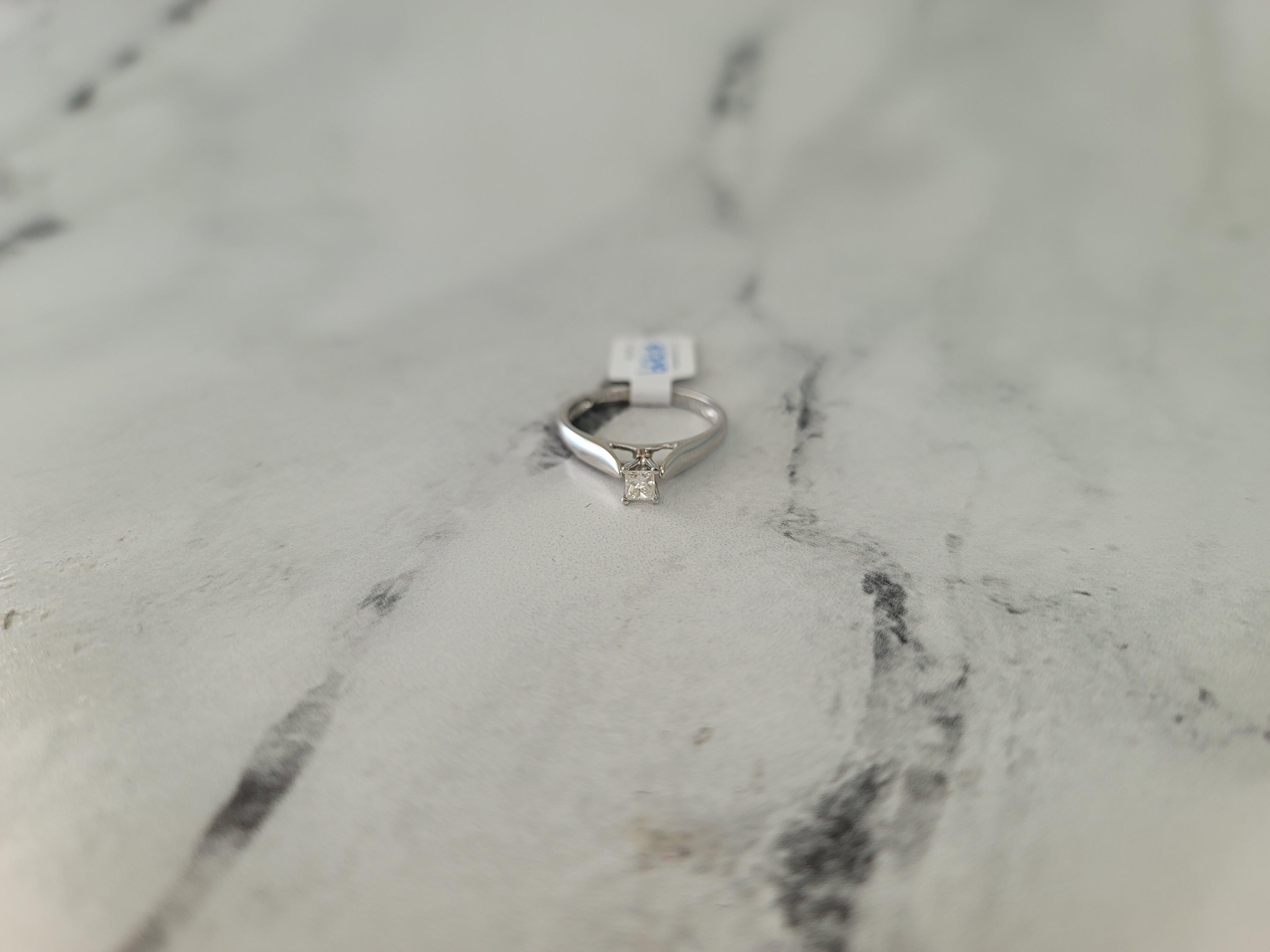 Bague de fiançailles à diamant solitaire d'un quart de carat Neuf - En vente à Sugar Land, TX