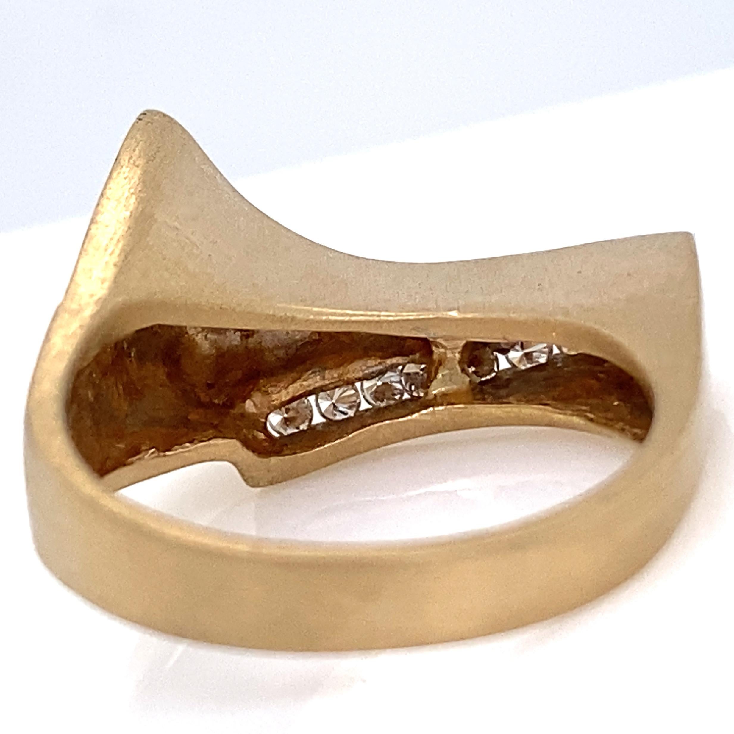 „Quarter Pipe“-Ring aus 18 Karat Gelbgold mit 0,38 Karat Diamanten im Angebot 12