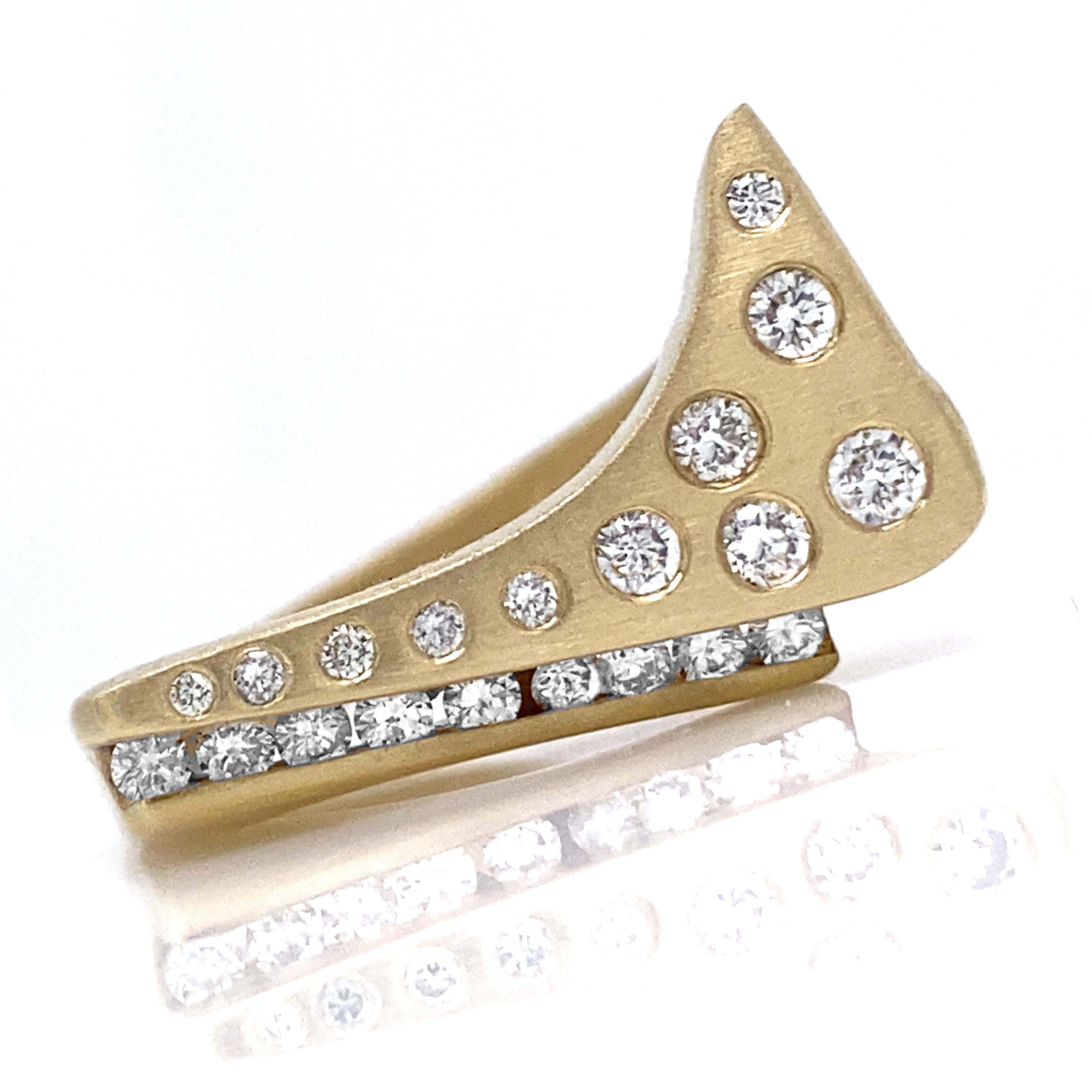 „Quarter Pipe“-Ring aus 18 Karat Gelbgold mit 0,38 Karat Diamanten (Zeitgenössisch) im Angebot