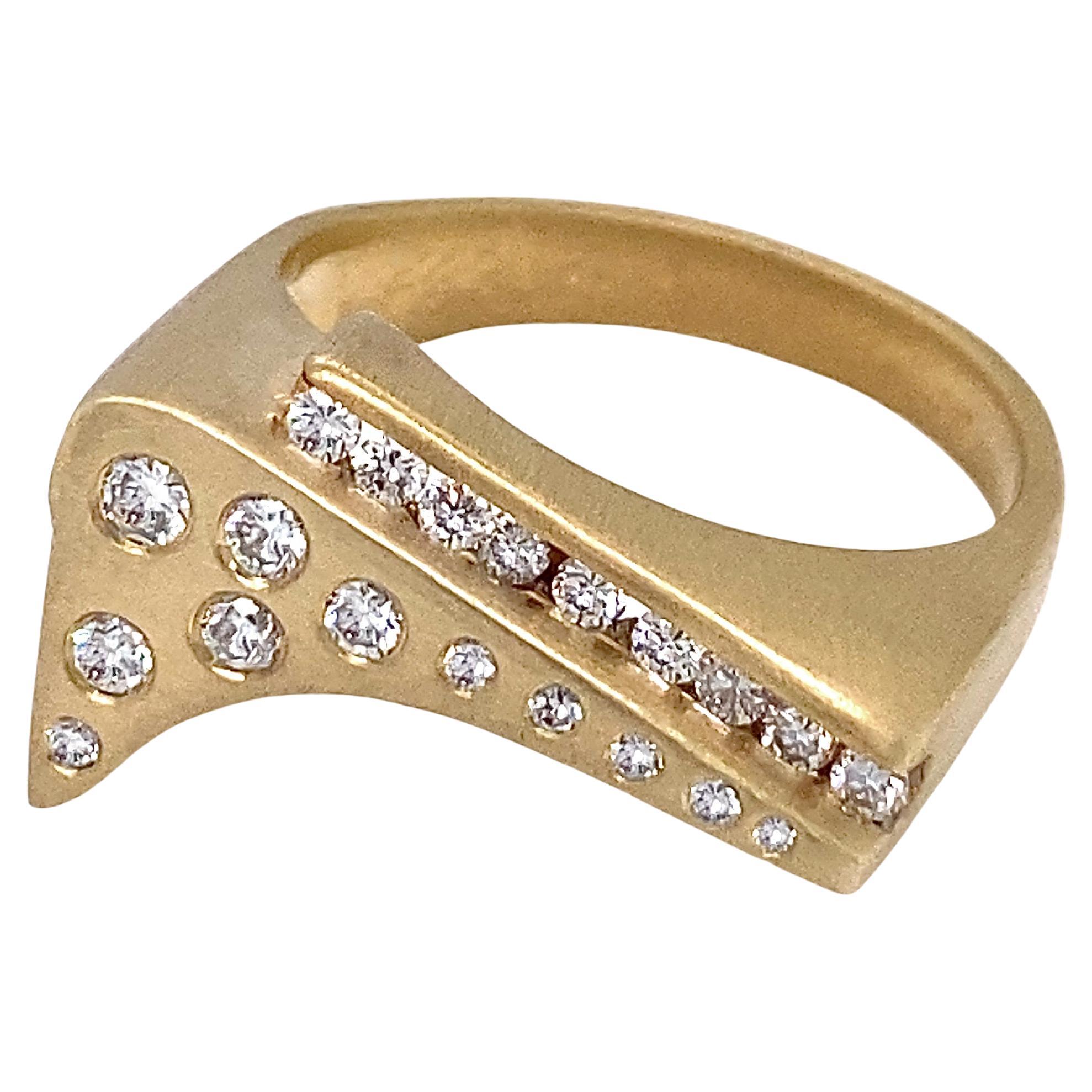 "Quarter Pipe" Ring in 18K Yellow Gold Scattered with 0.38 Carats of Diamonds For Sale