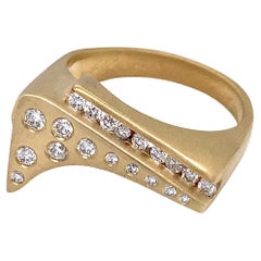 „Quarter Pipe“-Ring aus 18 Karat Gelbgold mit 0,38 Karat Diamanten