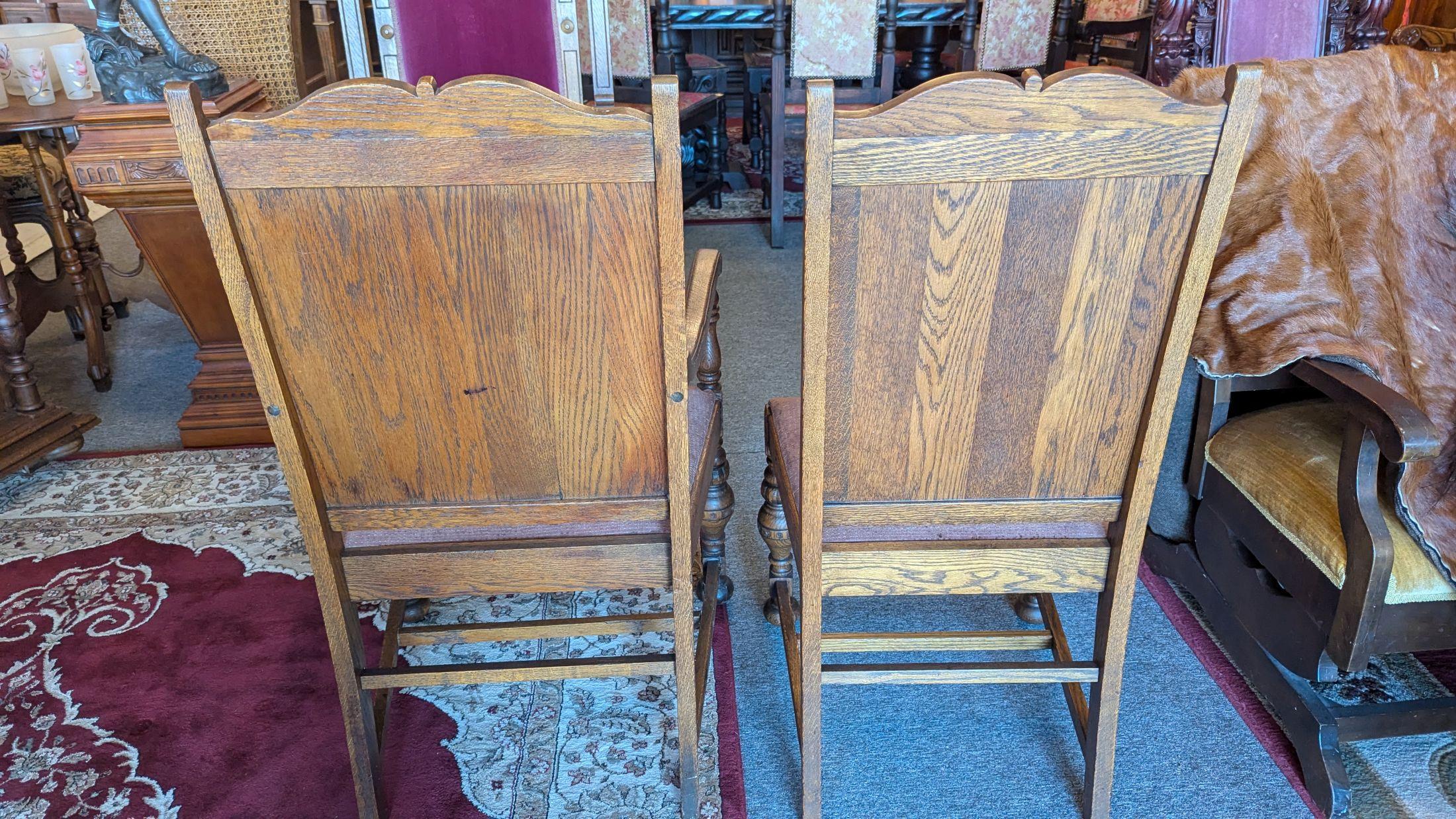 Quarter Sawn Oak Round Table and 4 Chairs For Sale 3