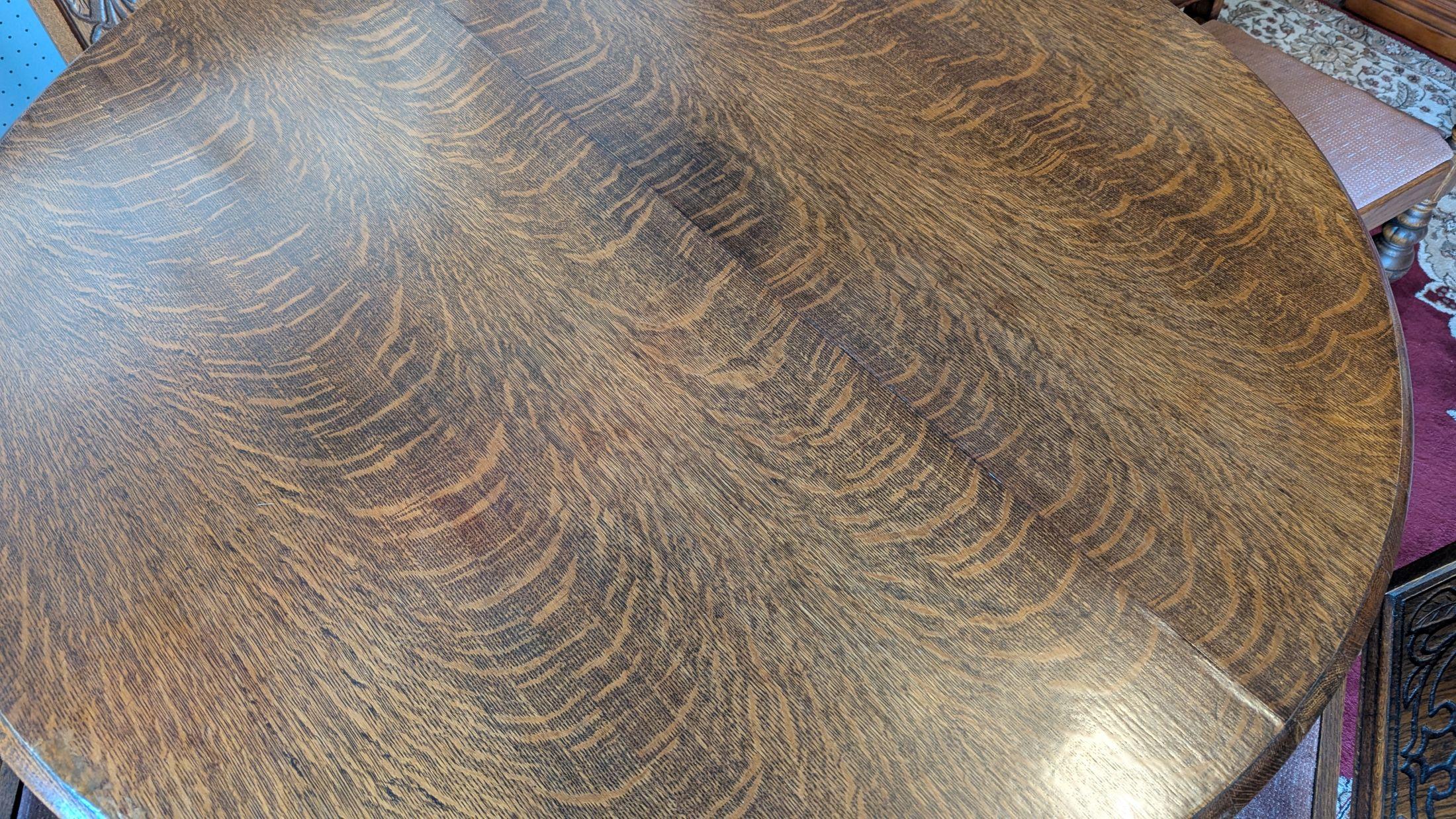 Arts and Crafts Quarter Sawn Oak Round Table and 4 Chairs For Sale