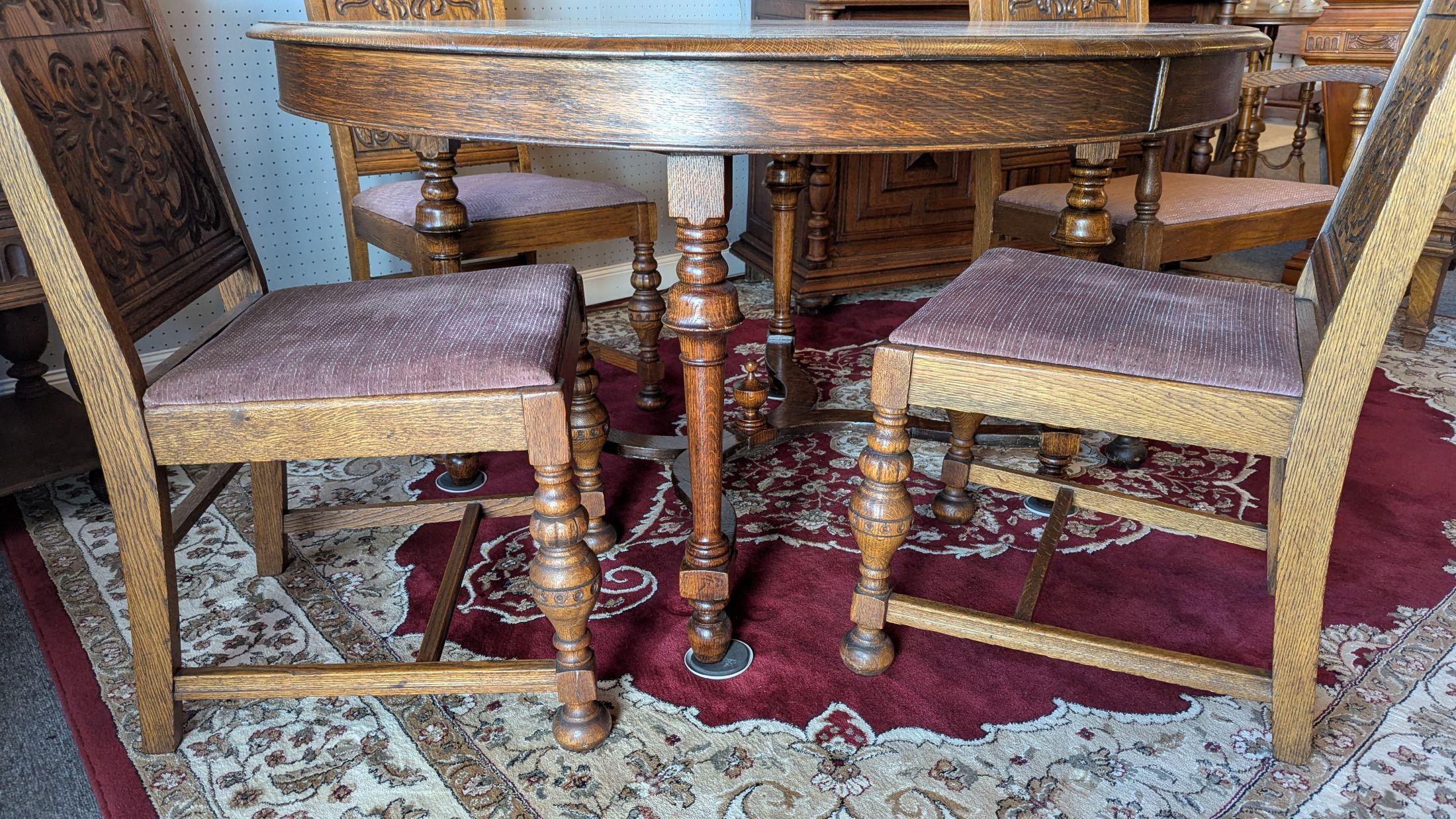 American Quarter Sawn Oak Round Table and 4 Chairs For Sale