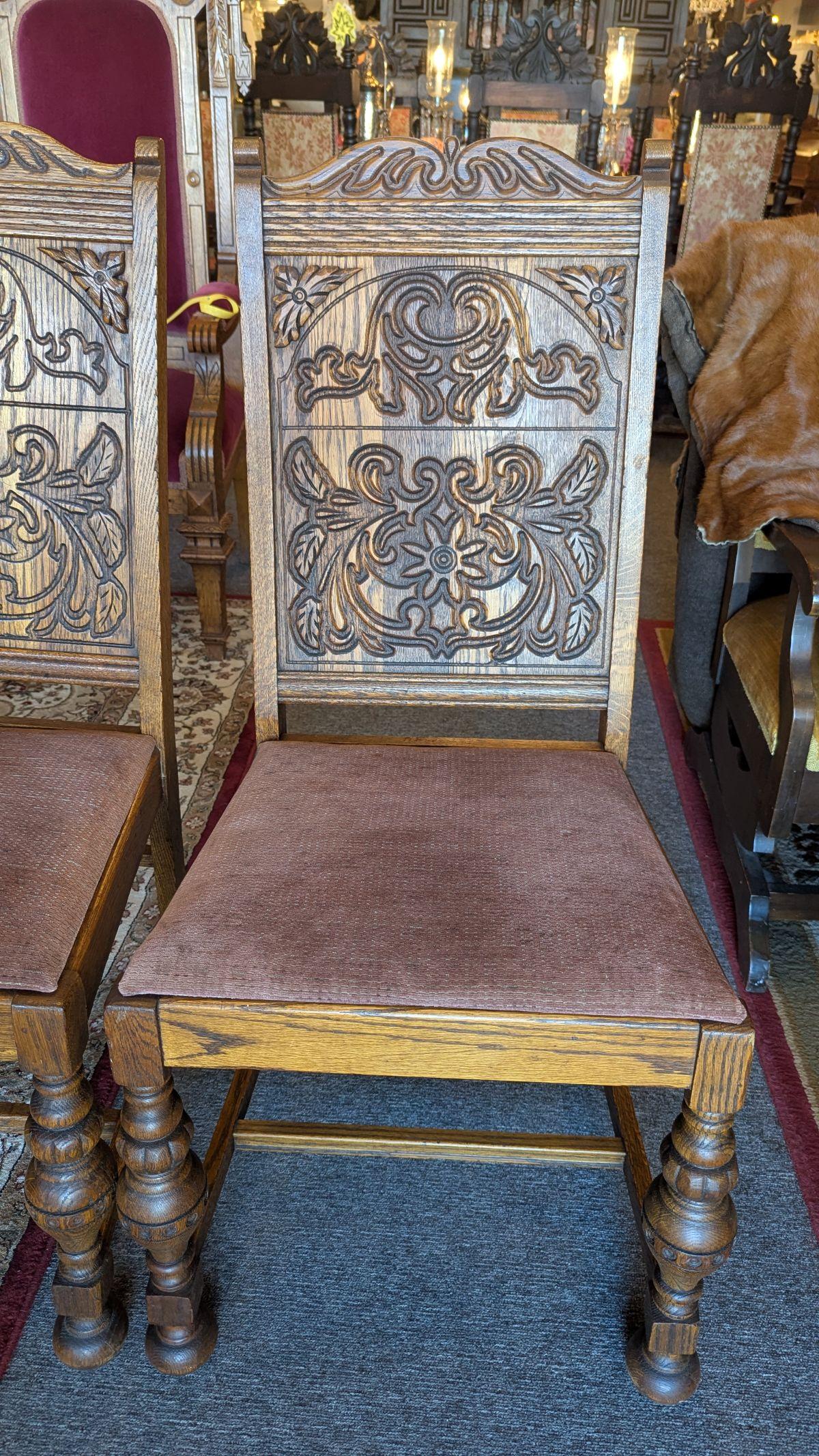 Quarter Sawn Oak Round Table and 4 Chairs In Good Condition For Sale In Pueblo, CO