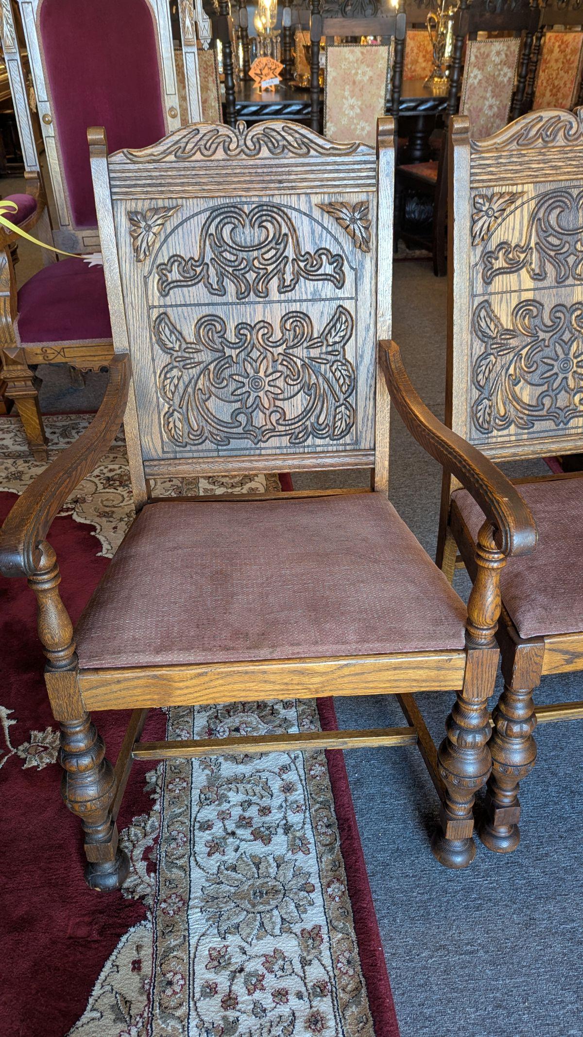 Quarter Sawn Oak Round Table and 4 Chairs For Sale 1