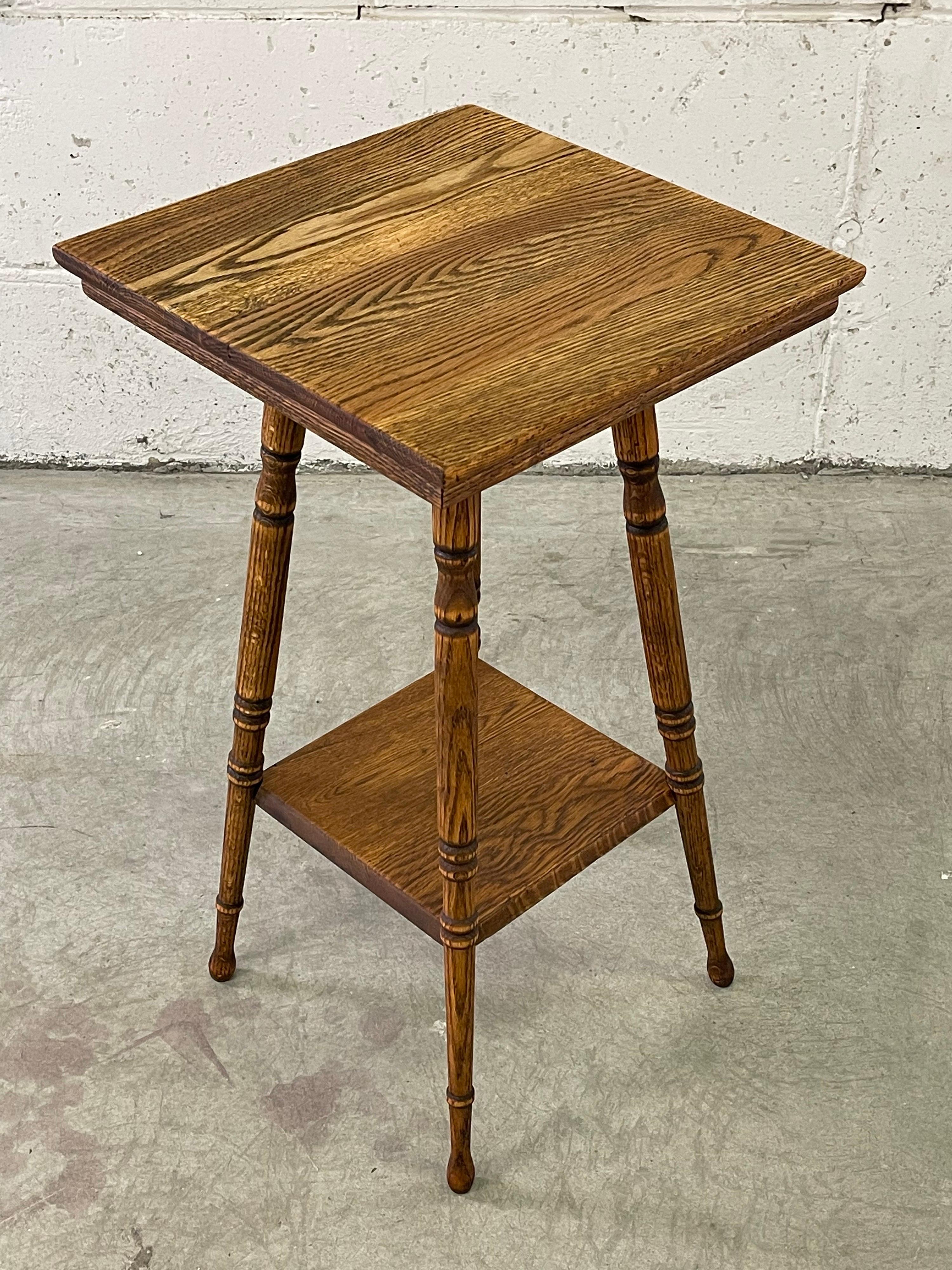 Quarter-Sawn Oak Side Table In Good Condition For Sale In Amherst, NH