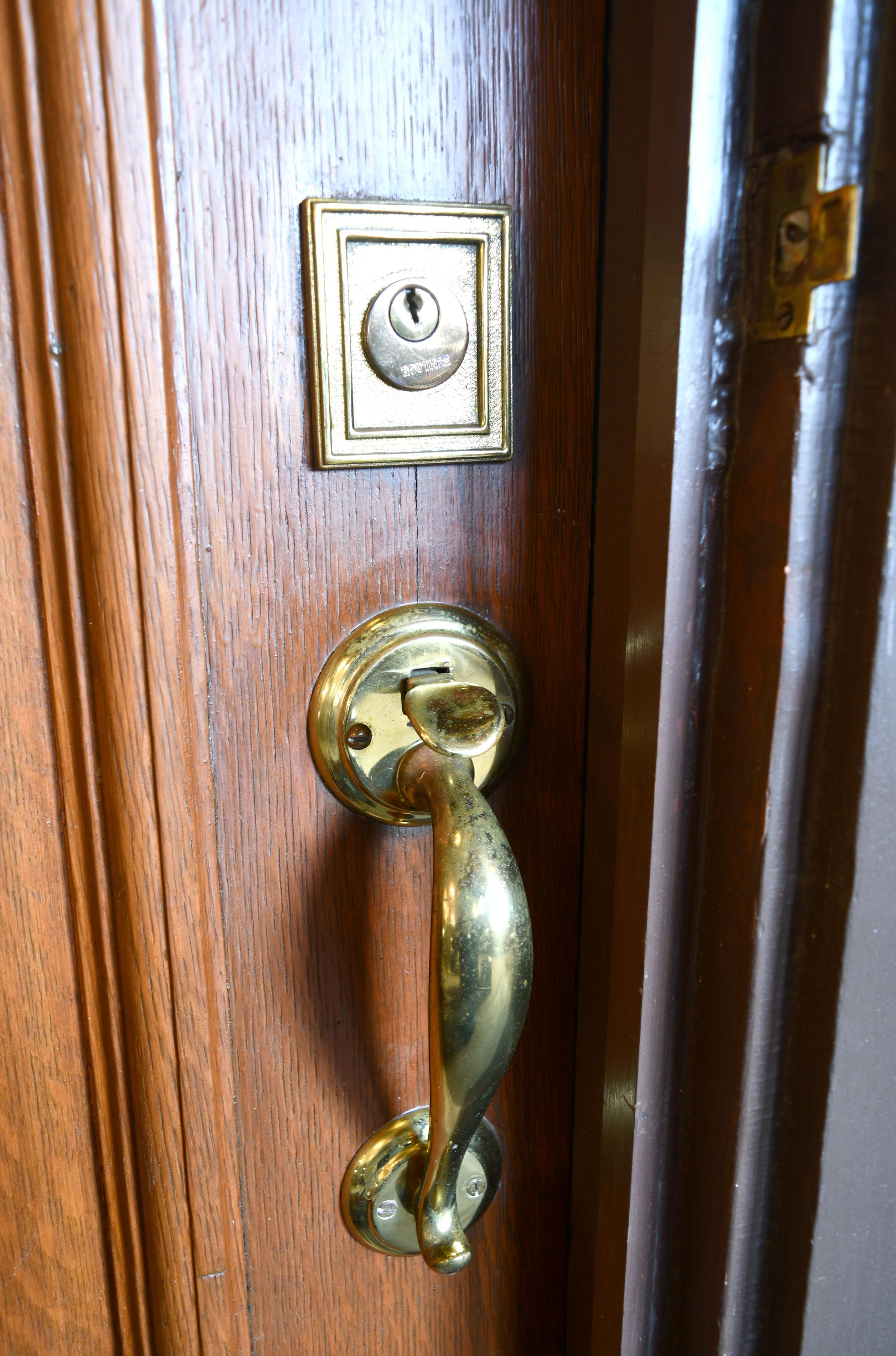 Quartersawn Oak Entry Door with Arts & Crafts Sidelite Windows In Good Condition In Minneapolis, MN