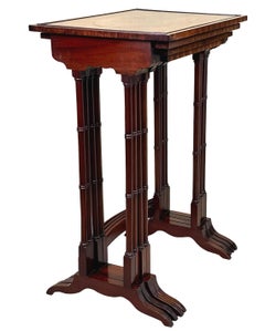 Quartetto Nest Of Four Mahogany Coffee Tables (tables basses en acajou)