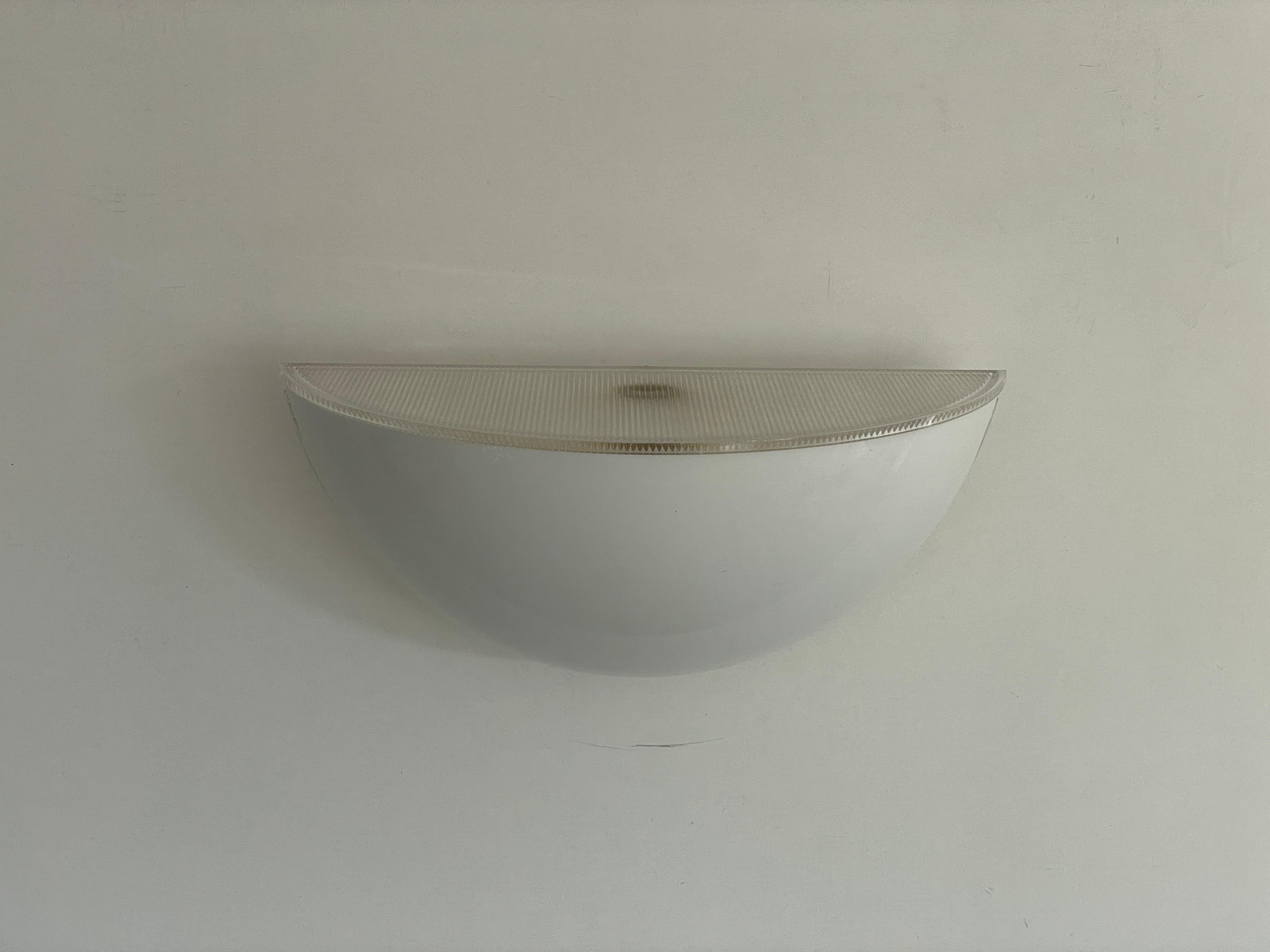 Italiano Lampada da parete in plexiglass Quarto Model di Flos, anni '60, Italia in vendita