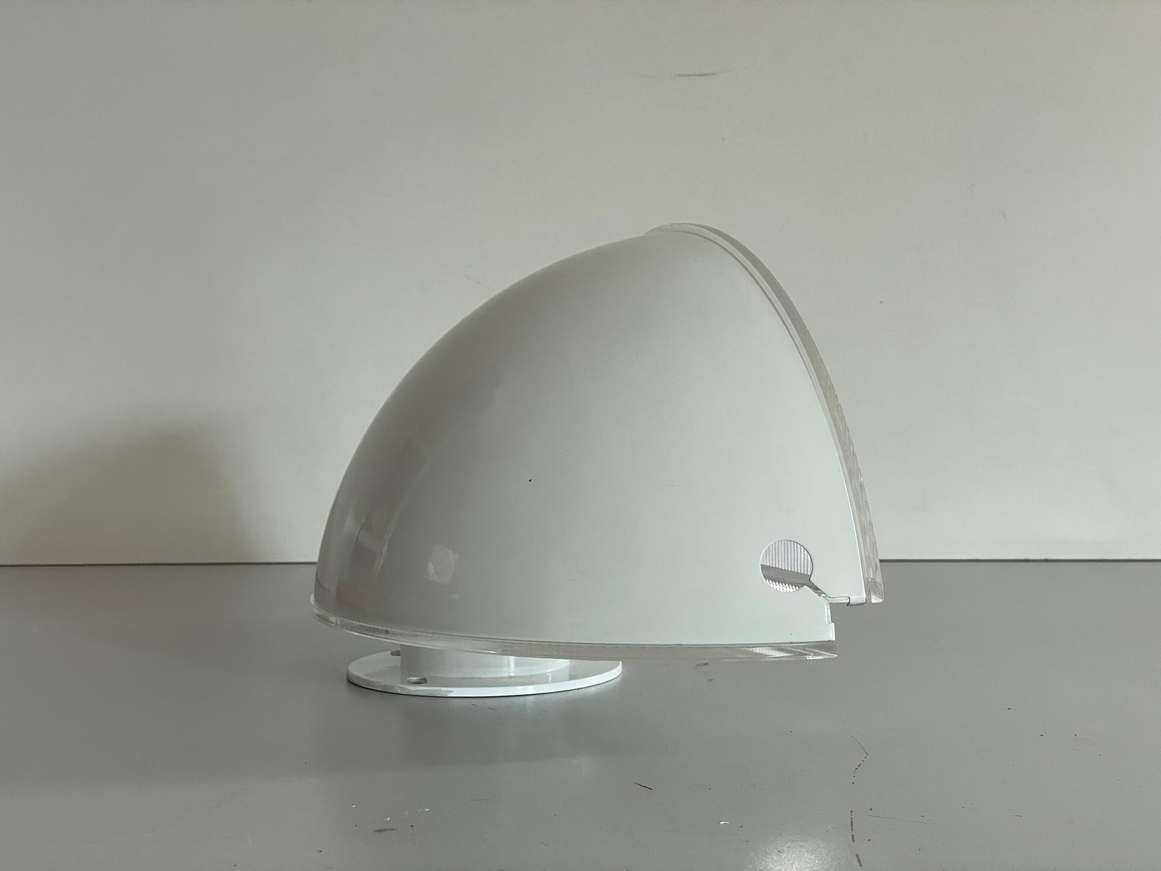 Lampada da parete in plexiglass Quarto Model di Flos, anni '60, Italia in vendita 1