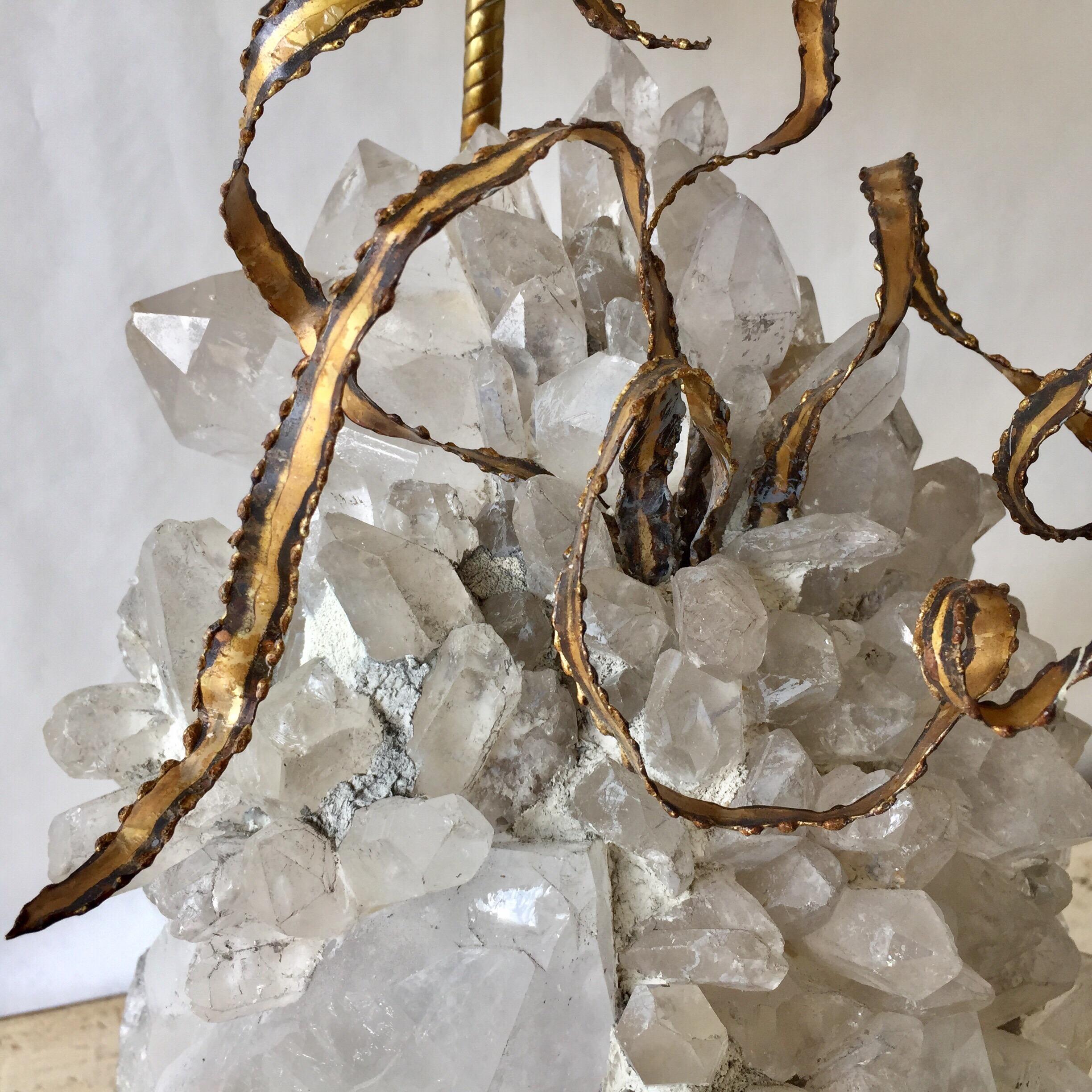 Lampe de table à arrangement végétal en quartz et laiton en vente 6