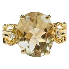 Anillo de Oro Amarillo de 14 K con Cuarzo y Diamante