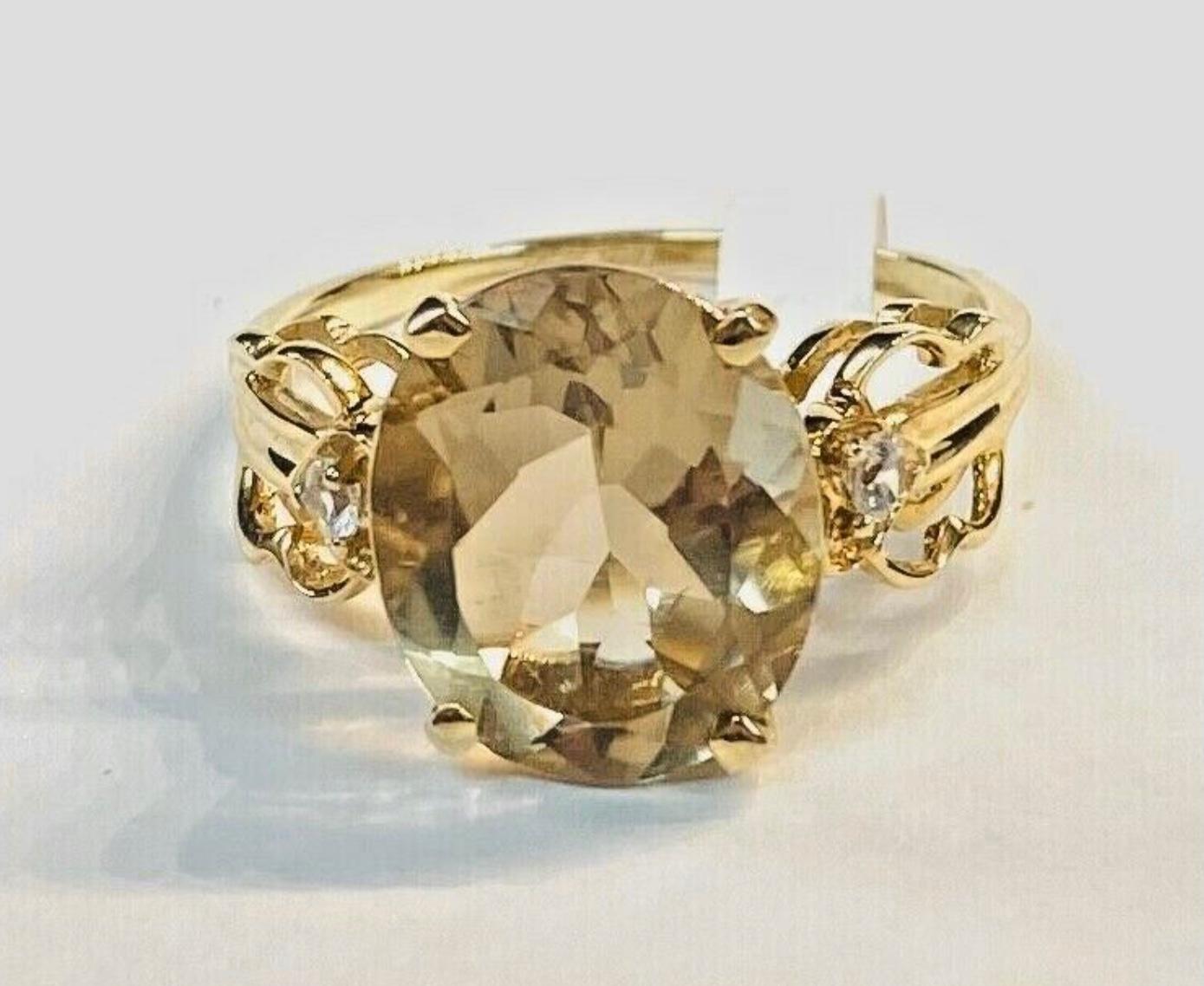 Quartz and Diamond 14K Yellow Gold Ring In Excellent Condition For Sale In Bradenton, FL