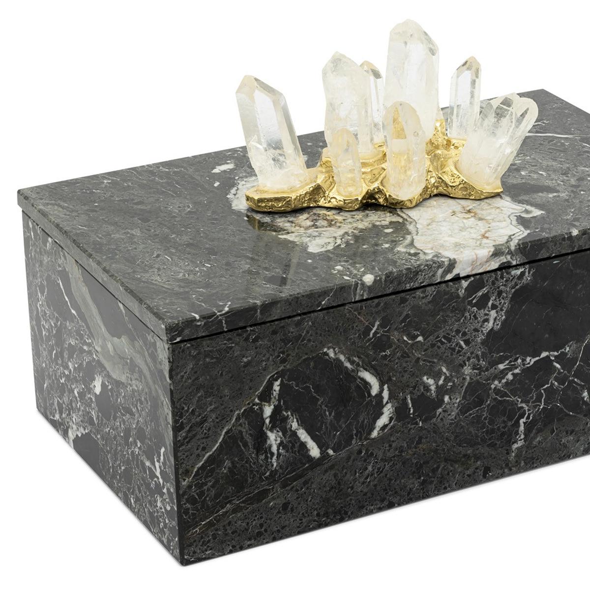 Box quartz and marble in black marble
with lid. With natural quartz on lid's top.