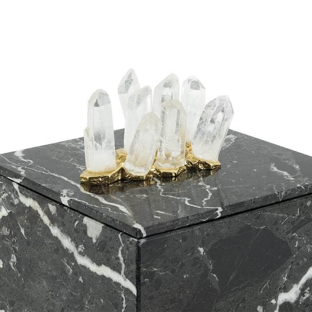 Box Quartz and marble square in black 
marble with lid. With natural quartz on
lid's top.