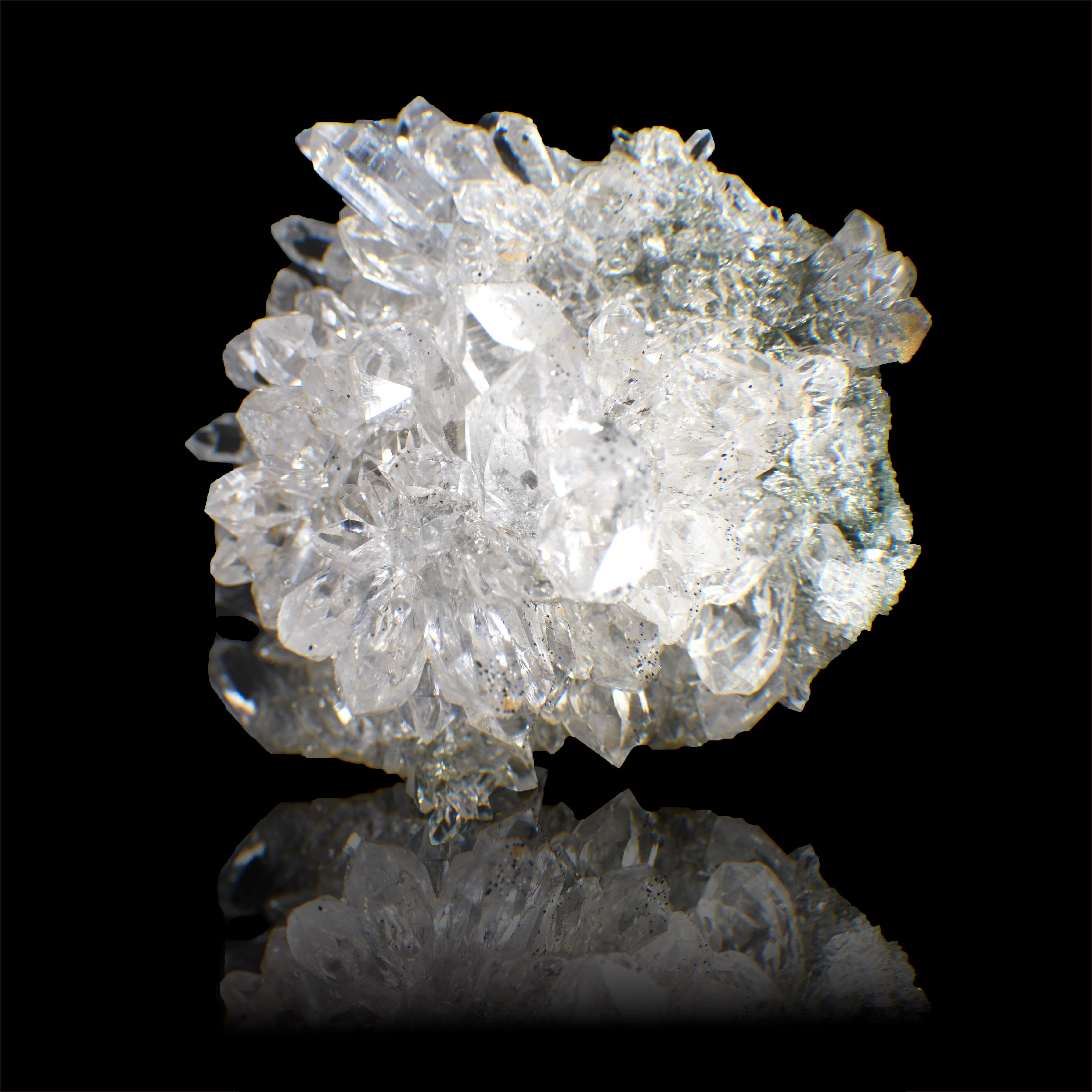 Discover a stunning Quartz Cluster with Chloride Inclusions from the majestic Himalaya Mountains, India. This clear and shiny quartz specimen captivates with its natural beauty and intricate details. Measuring 7 inches (L) x 5.5 inches (H) x 4.5