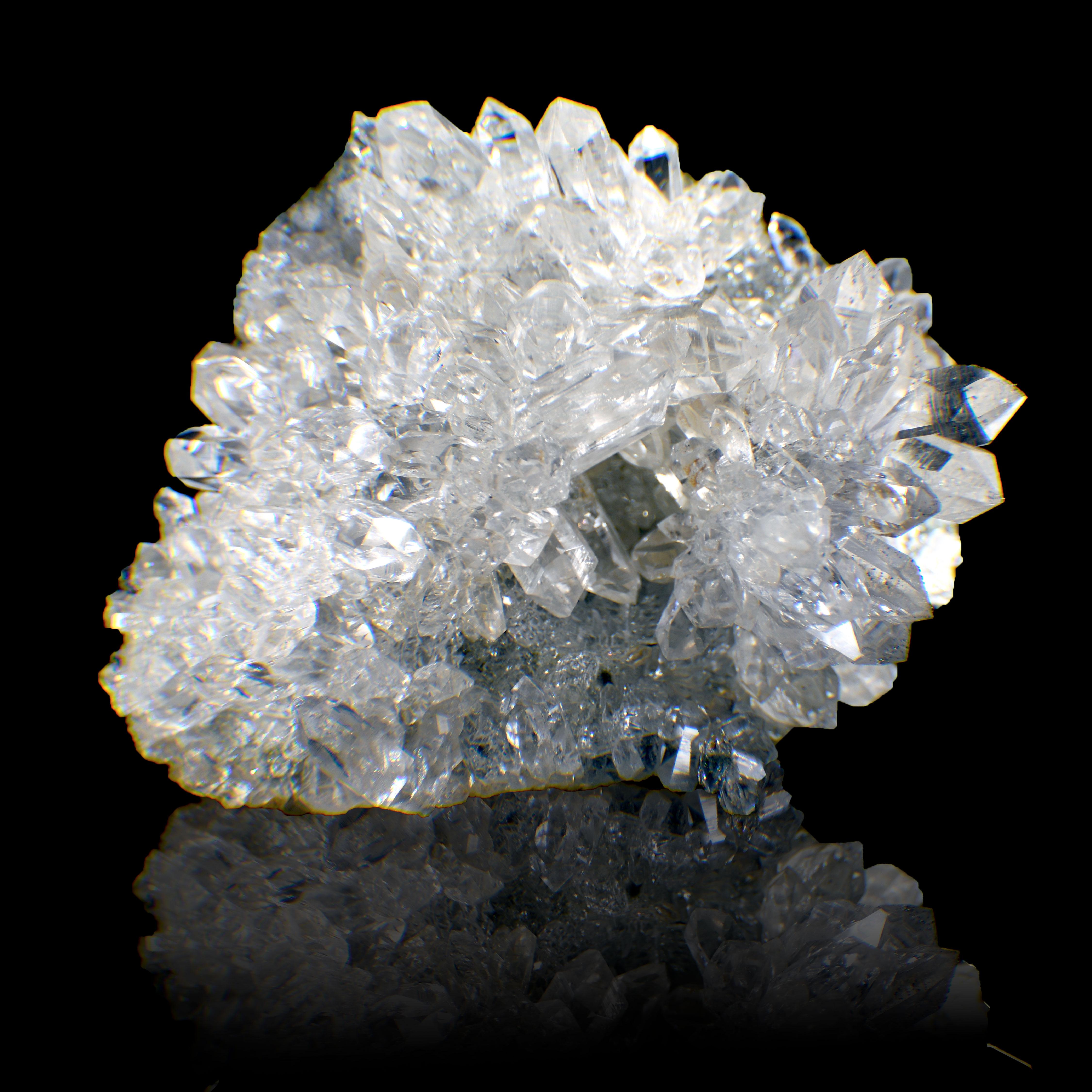 Quartz Cluster with Chloride Inclusions In New Condition For Sale In New York, NY