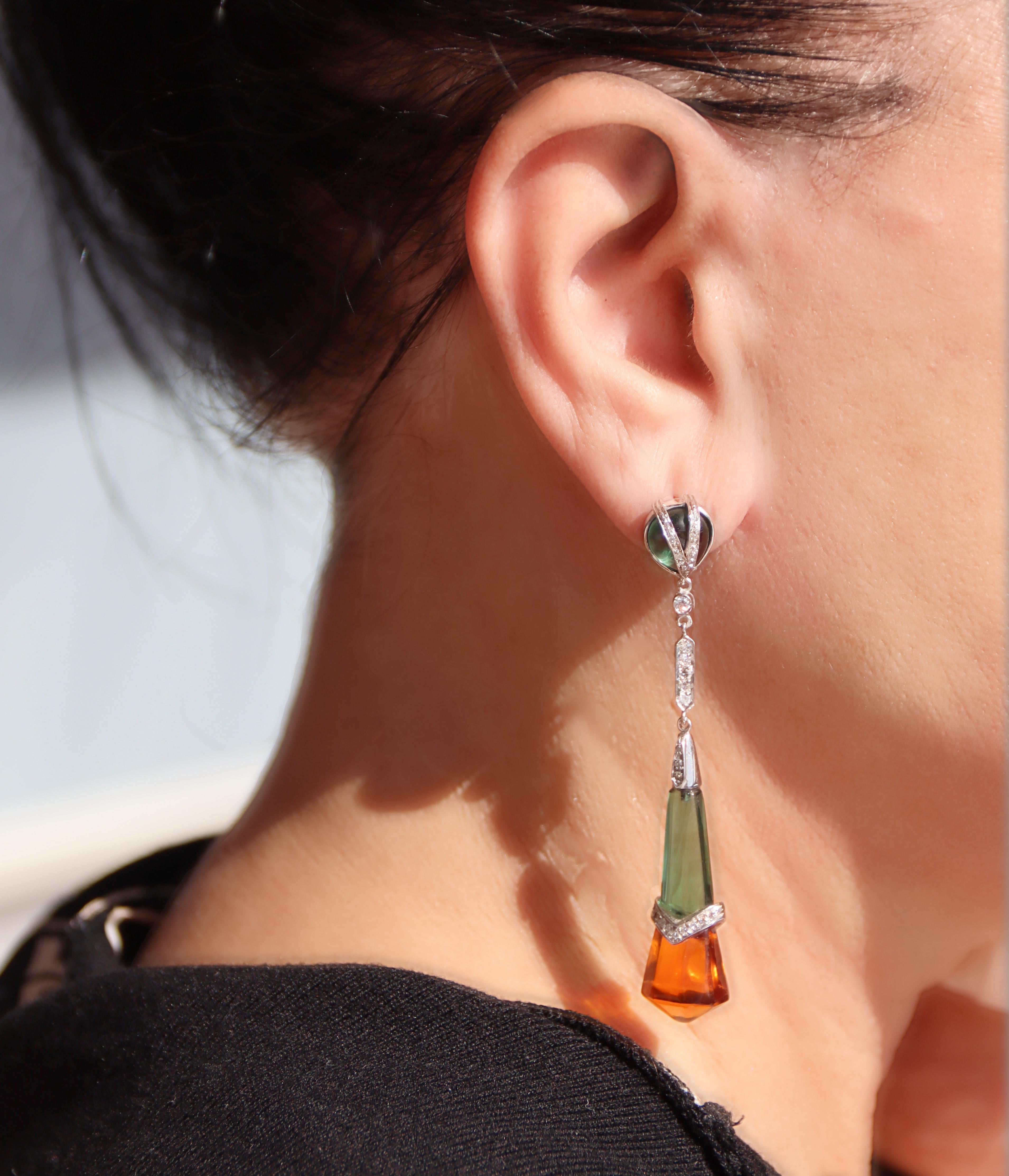 Orecchini a goccia con quarzo e diamanti in oro bianco 18 Kt in vendita 3