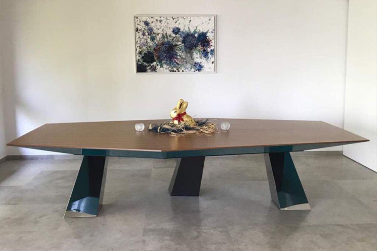 Quartz dining table from Georges Amatoury Studio in teak Burma, metal and polished stainless steel.