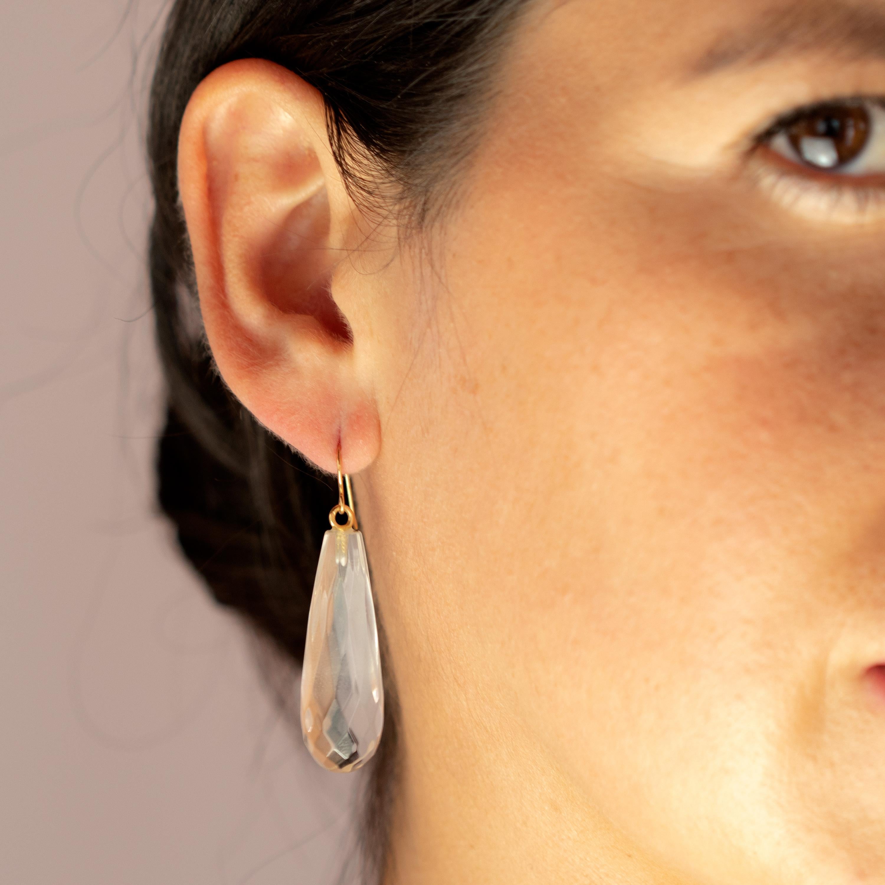 Dieses atemberaubende Meisterwerk von hoher handwerklicher Qualität wurde in der Werkstatt von Intini Jewels geboren. Unsere Designer fügen den ganzen modernen italienischen Stil und Glamour in einem exquisiten Stück zusammen. Wunderschön