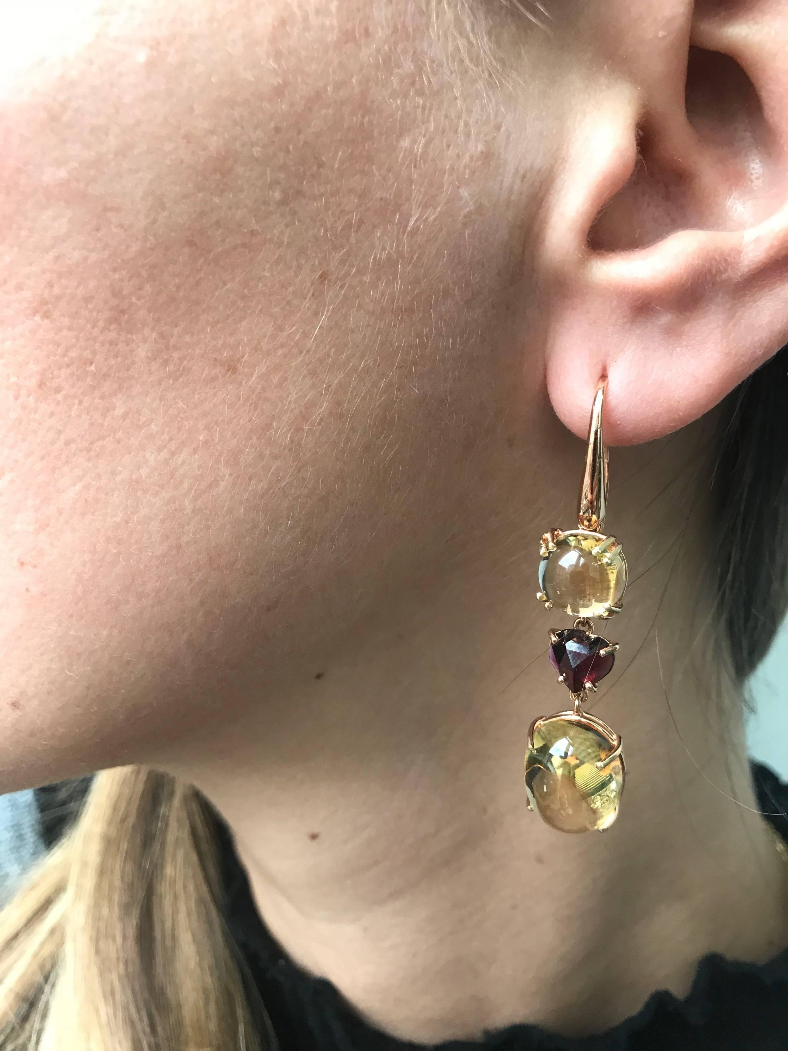 Quartz Garnet Heart Gold Drop Earrings In New Condition For Sale In Napoli, Italy