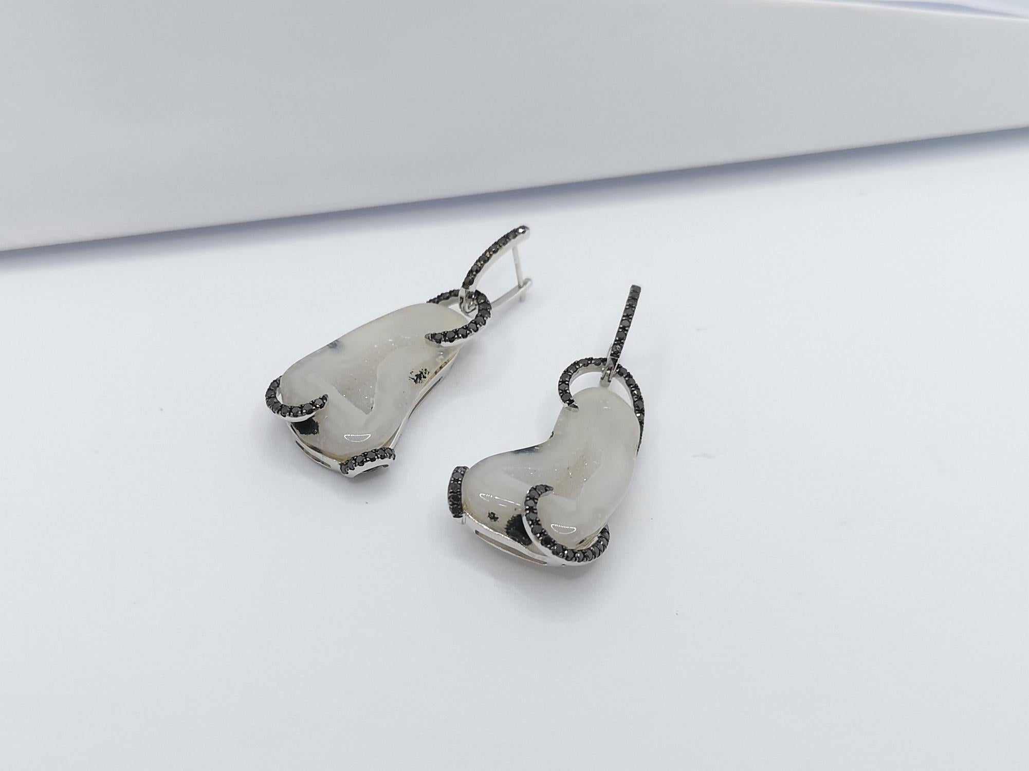 Quarz-Geode-Ohrringe mit schwarzen Diamanten in 18 Karat Weißgold-Fassung im Angebot 3