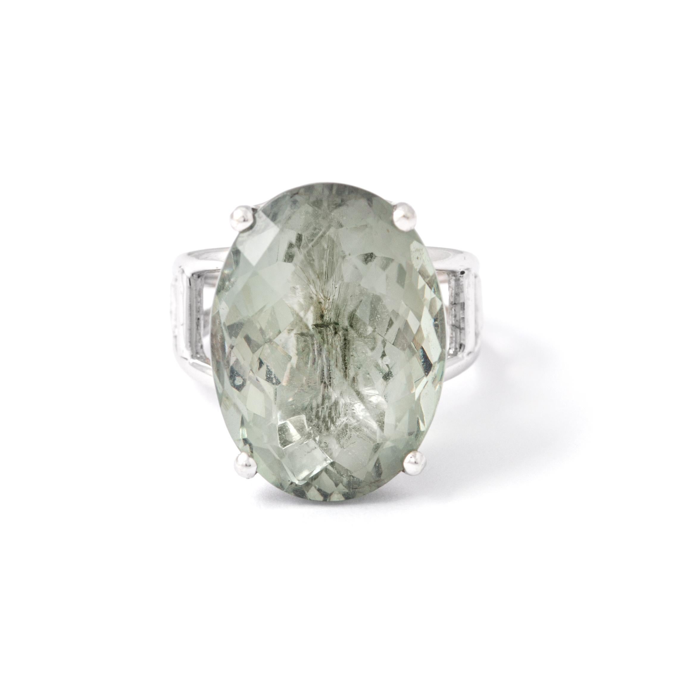 18K white gold ring centered by an oval quartz.
Quartz dimensions: 15.07 x 20.41 x 11.71 mm. 
Size: 53. 
Gross weight: 9.78 grams.