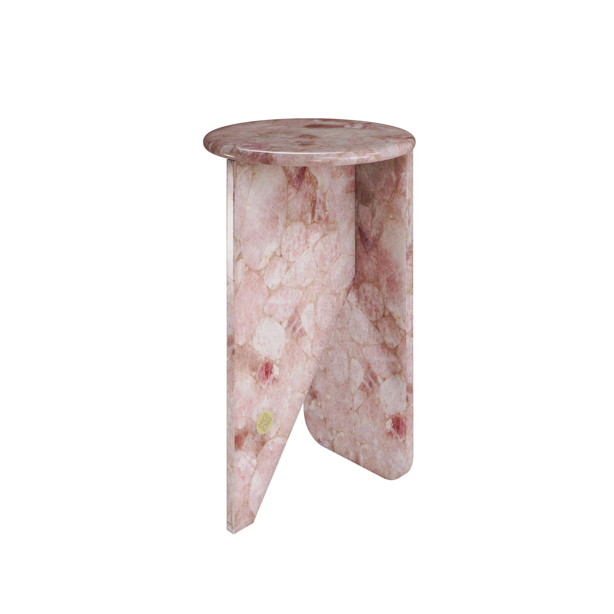Quartz Eli baby love side table hand sculpted by Element & Co.
Dimensions: 35 Ø x 60 cm
Materials: Rose quartz, precious stone 

Elisabeth Love is totally sculpted in rose quartz. Its curved lines and circular shape turn this piece into a