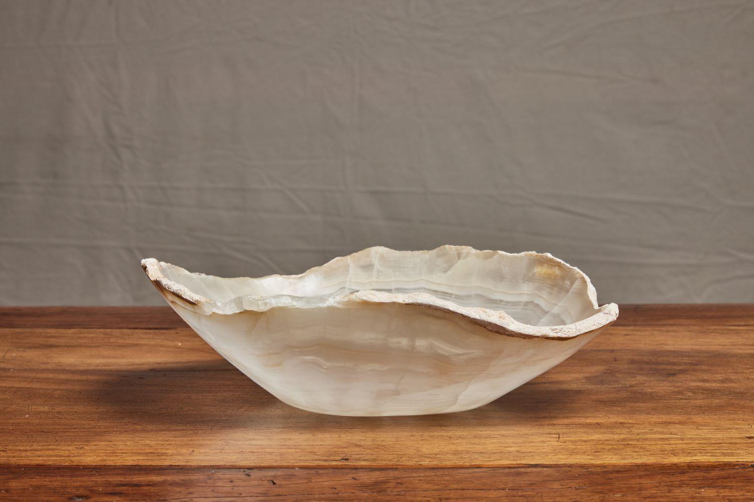 Quartz Onyx Small Bowl In Excellent Condition In Pasadena, CA