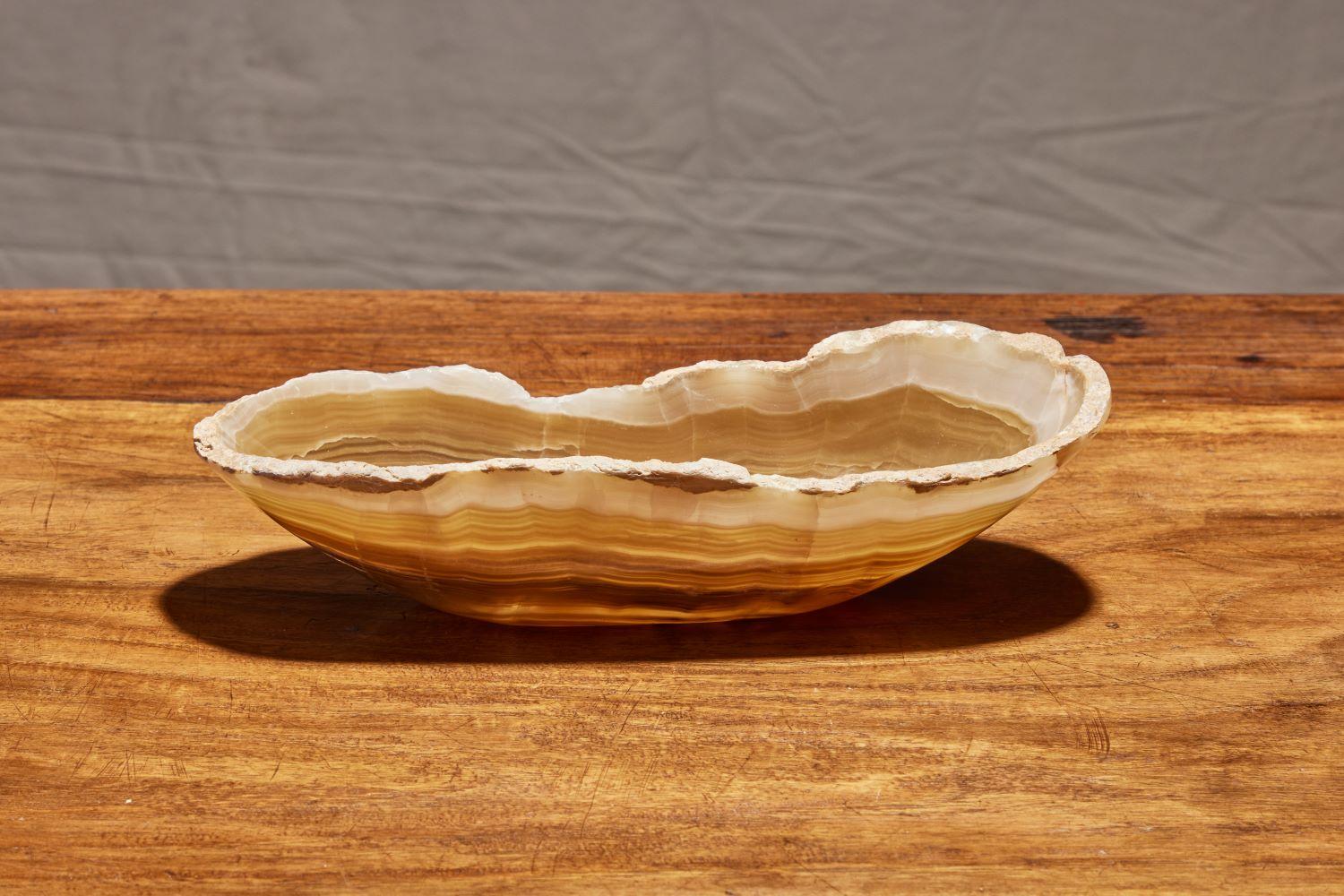 Quartz Onyx Small Canoe In Excellent Condition In Pasadena, CA