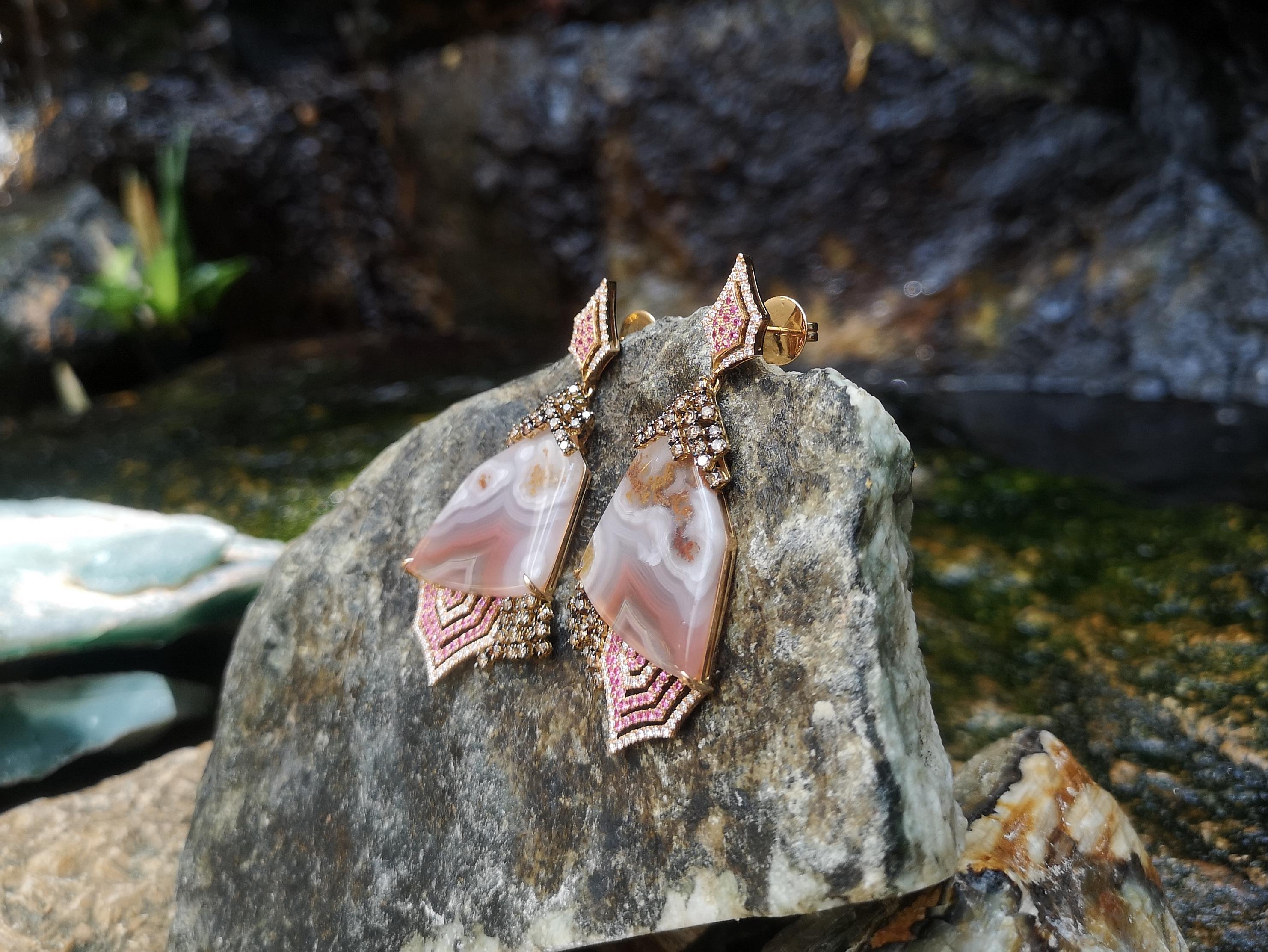 Boucles d'oreilles organiques en or 18 carats, quartz, saphir rose et diamant brun en vente 1