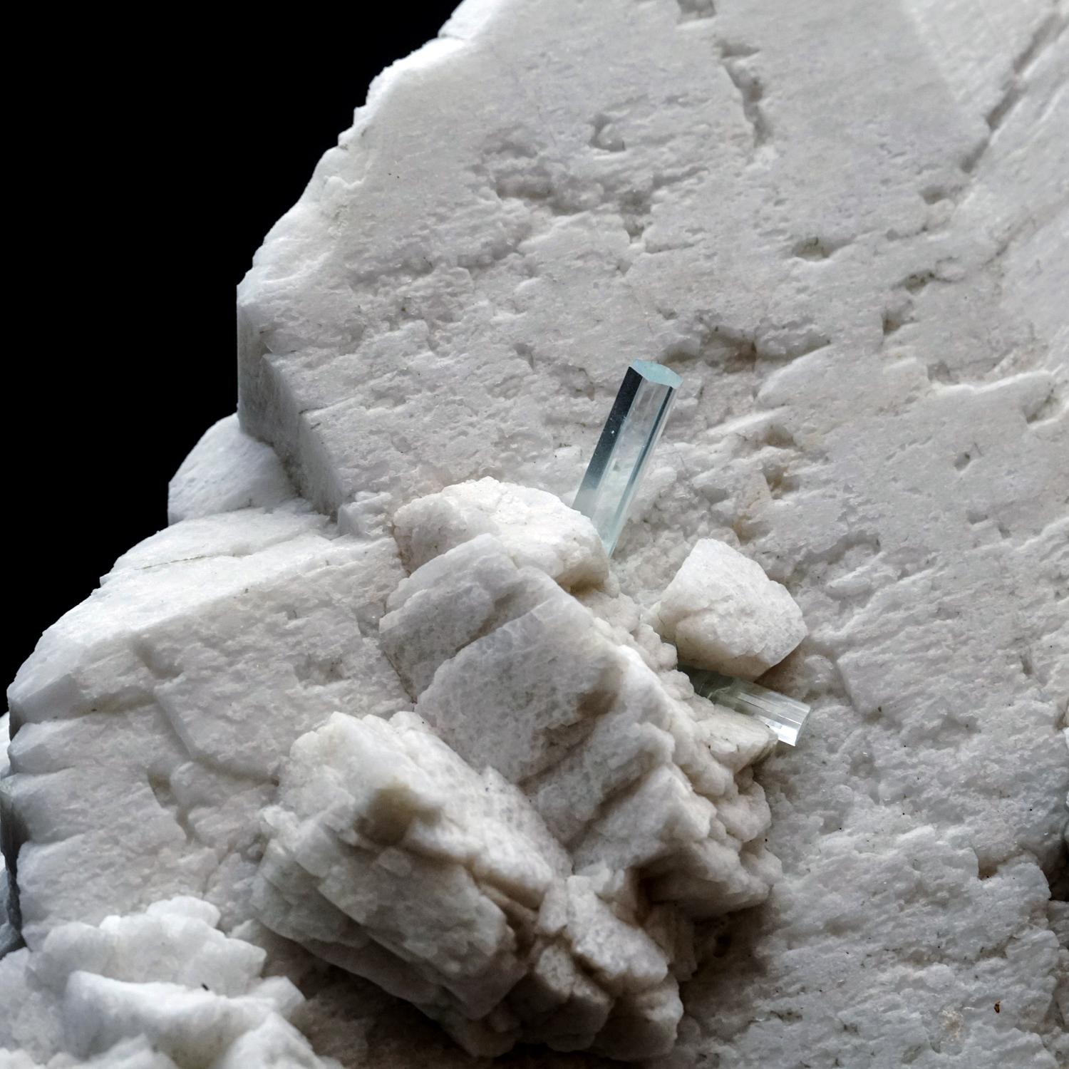Punta de Cuarzo Natural sobre Cristal de Feldespato Blanco de las Montañas del Himalaya, India siglo XVIII y antes en venta