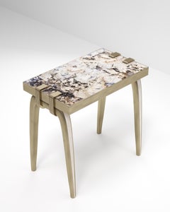 Table d'appoint en quartz avec détails en laiton Patina par R&Y Augousti