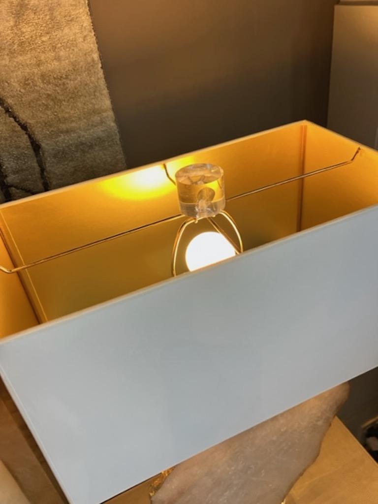 Quartz slice table lamp  In New Condition For Sale In Vancouver, CA
