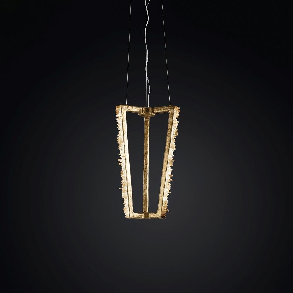 Quartz and Bronze Pendant Light II by Aver
Dimensions: D 46 x H 70 cm
Materials: Natural rocks, high-quality cut crystals, jewelry chains, hand-blown glass, other.
Also available: matte black, rustic silver, oxidized graphite, and rustic