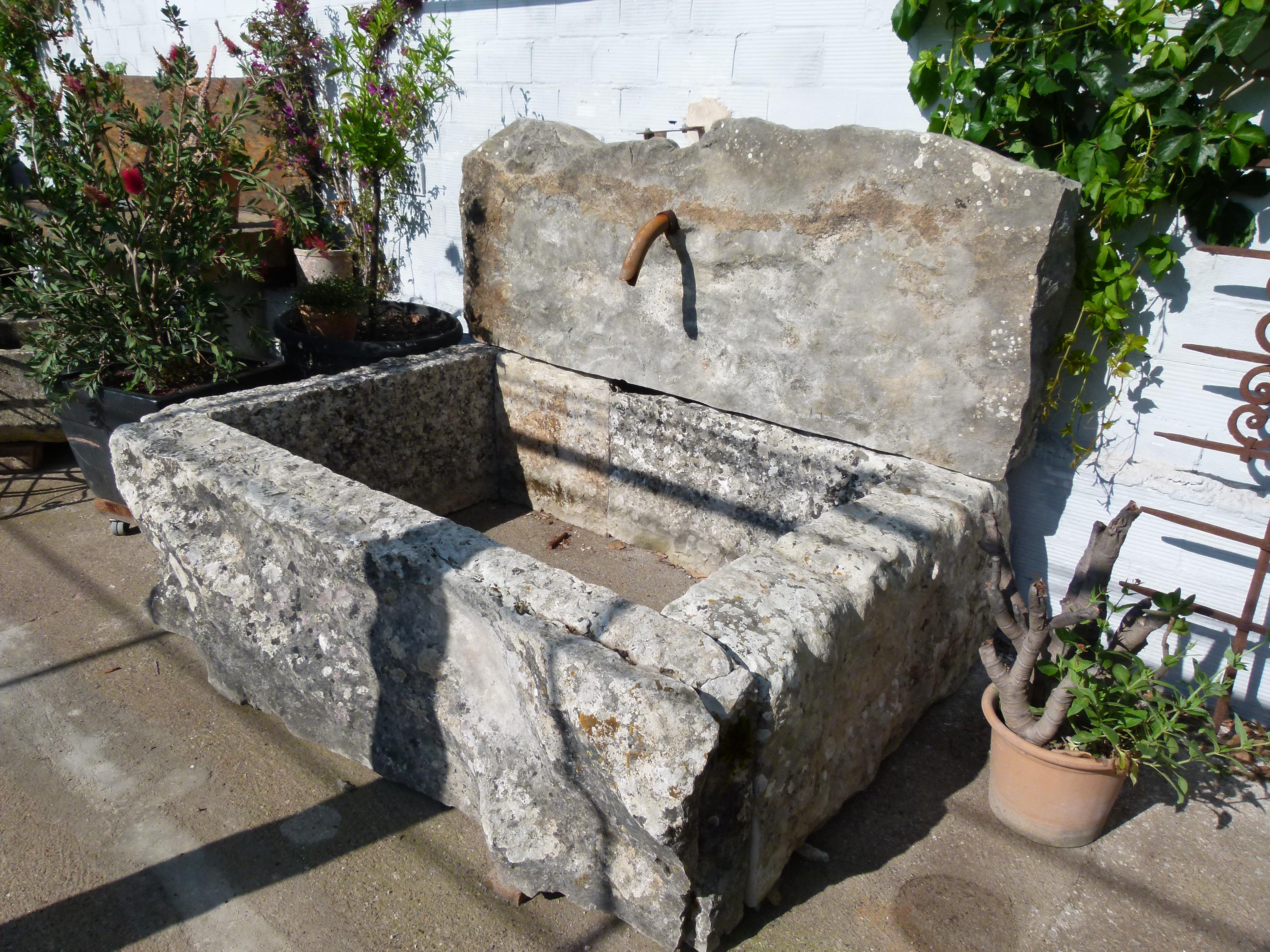 20th Century Assembled Fountain with Quaternary Limestone from Portugal In Good Condition In Vulpellac, Girona