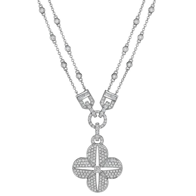 Quatrefoil Diamond Necklace in 18 Karat White Gold For Sale at 1stdibs