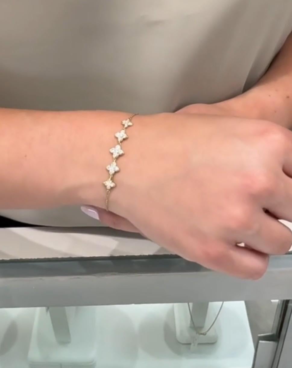 Taille ronde Bracelet en or jaune 18 carats à cinq rangs de diamants, longueur réglable en vente