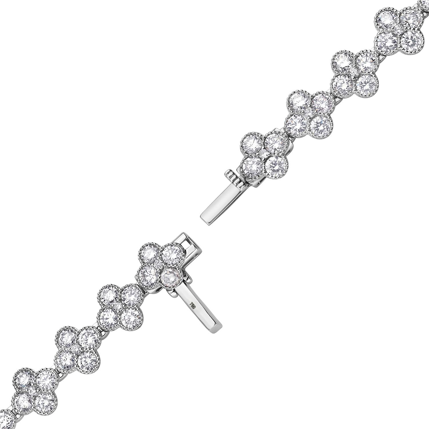 Quatrefoil Halo Diamond Tennis Bracelet Made in 18k White Gold In New Condition For Sale In New York, NY