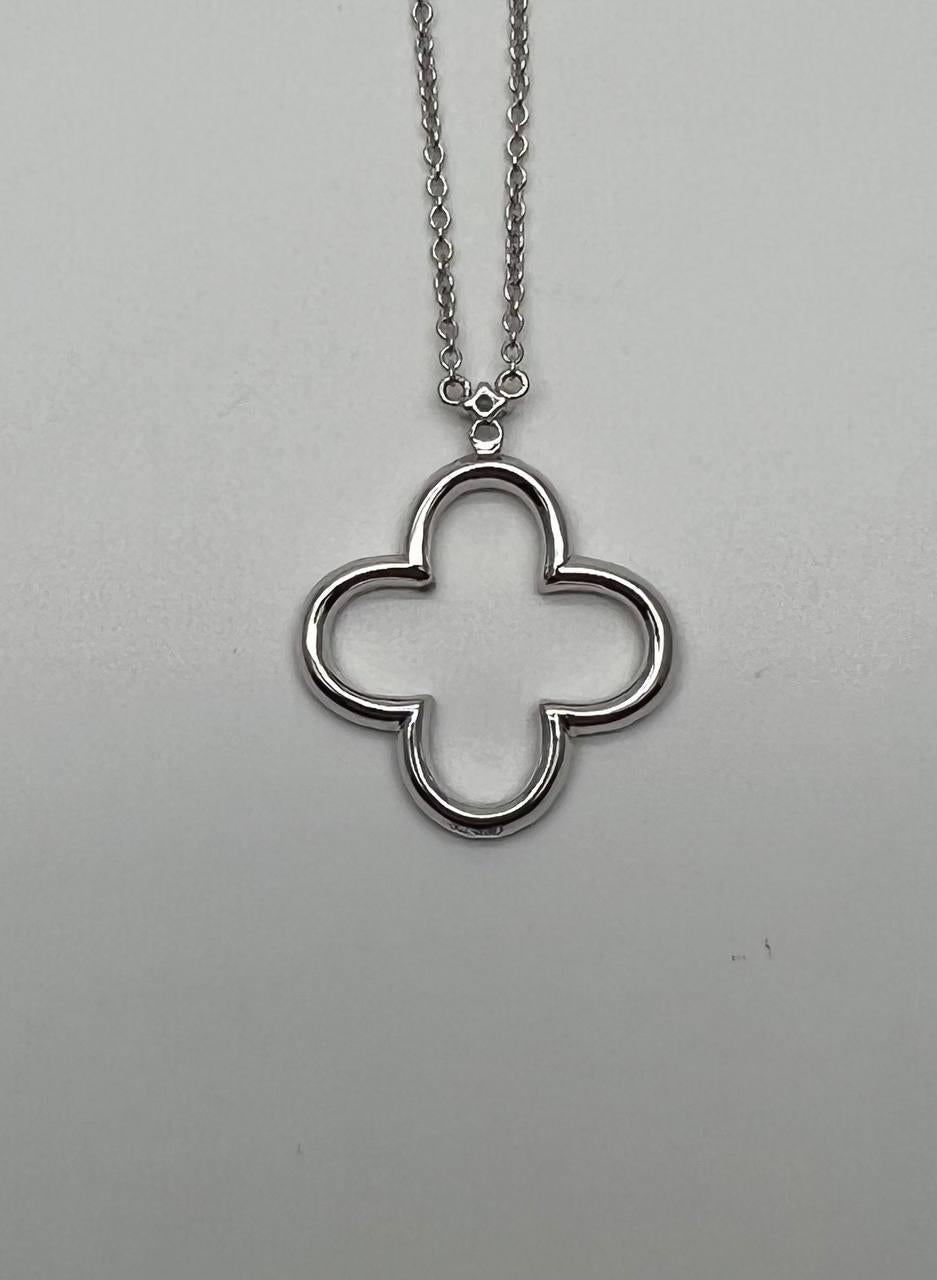 Quatrefoil Lucky Alhambra Clover Diamonds Halo Motif White Gold Pendant Necklace In New Condition For Sale In Oakton, VA