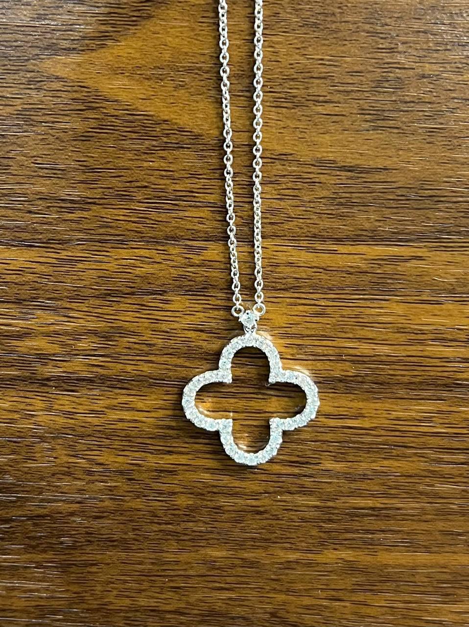 Quatrefoil Lucky Alhambra Clover Diamonds Halo Motif White Gold Pendant Necklace For Sale 1