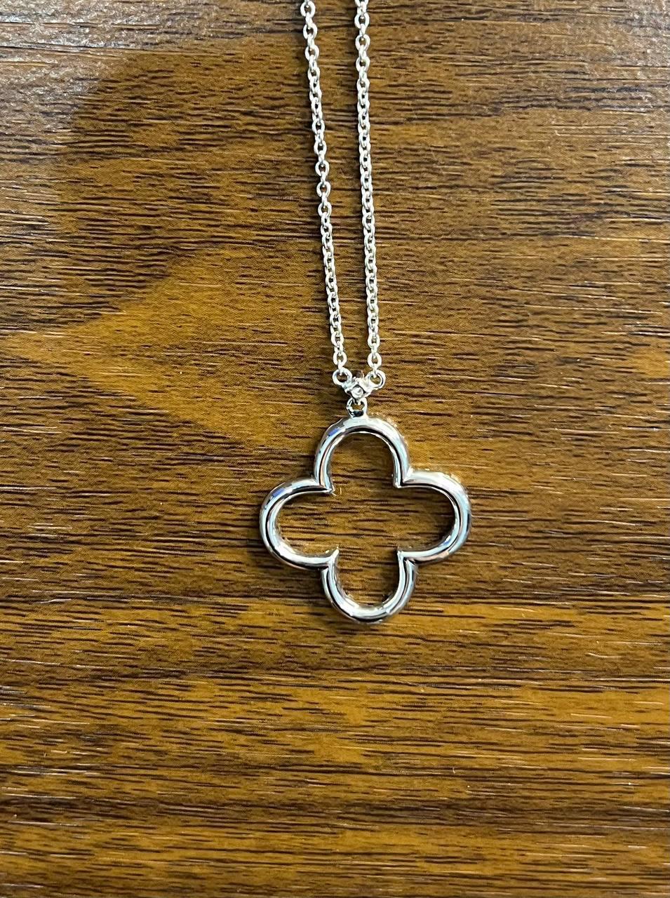 Quatrefoil Lucky Alhambra Clover Diamonds Halo Motif White Gold Pendant Necklace For Sale 3