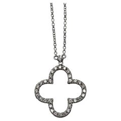 Quatrefoil Lucky Alhambra Halskette mit Anhänger aus Weißgold mit Kleeblatt-Diamanten-Halo-Motiv